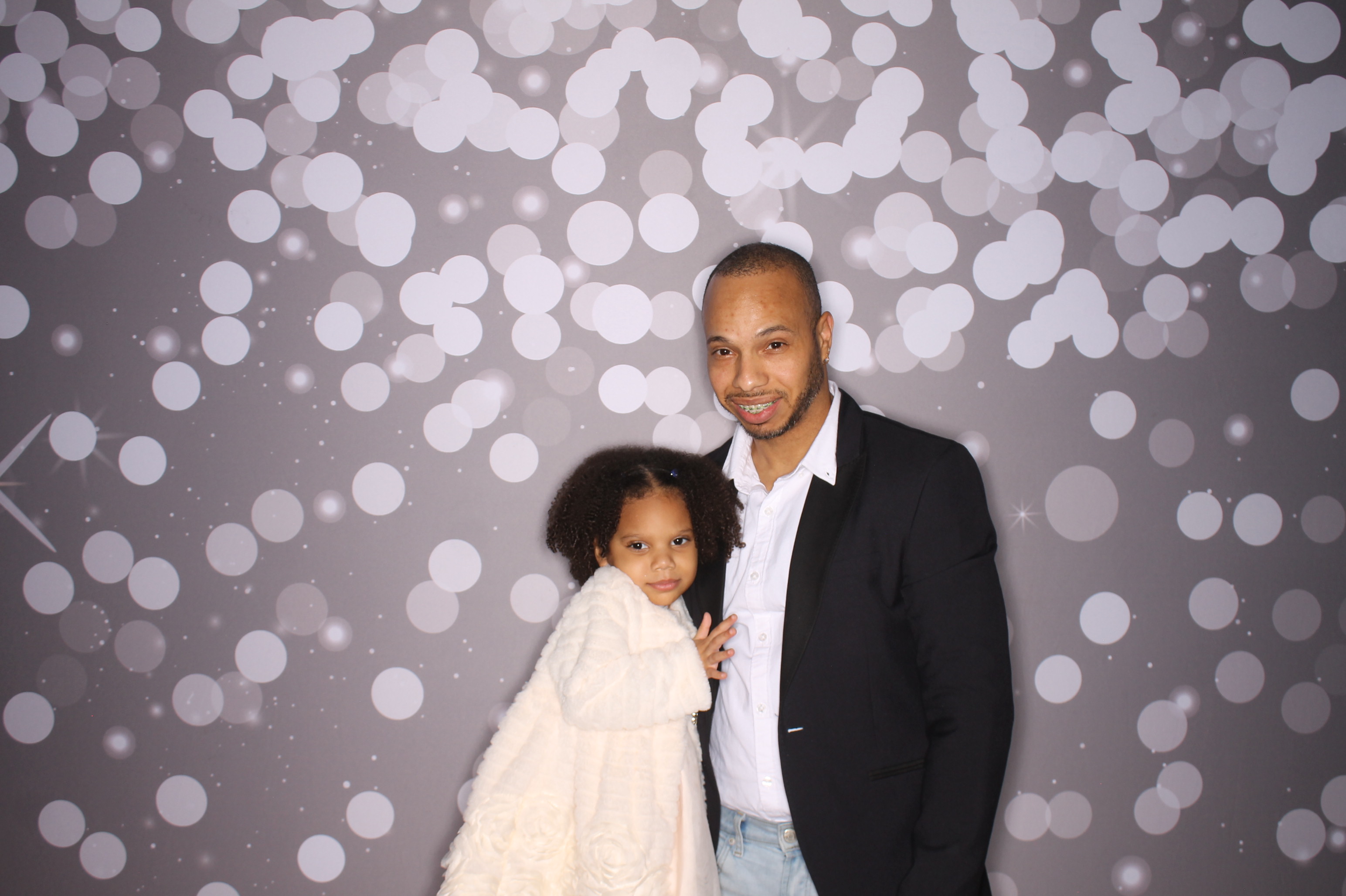 Brookwood Enchanted Father/Daughter Dance | View more photos from the event at gallery.photoboothcincy.com/u/PhotoBoothCincy/Brookwood-Enchanted-FatherDaughter-Dance