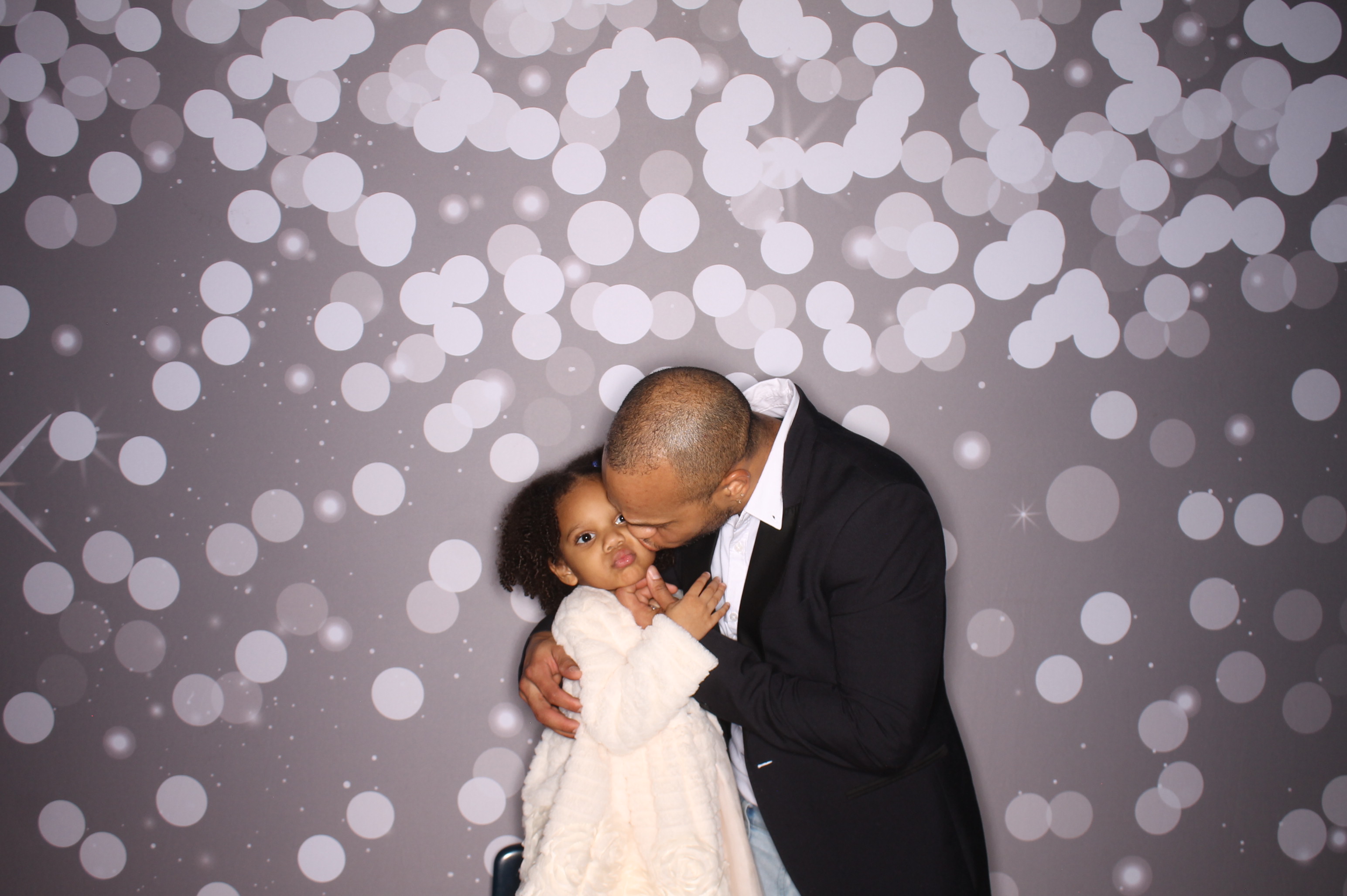 Brookwood Enchanted Father/Daughter Dance | View more photos from the event at gallery.photoboothcincy.com/u/PhotoBoothCincy/Brookwood-Enchanted-FatherDaughter-Dance