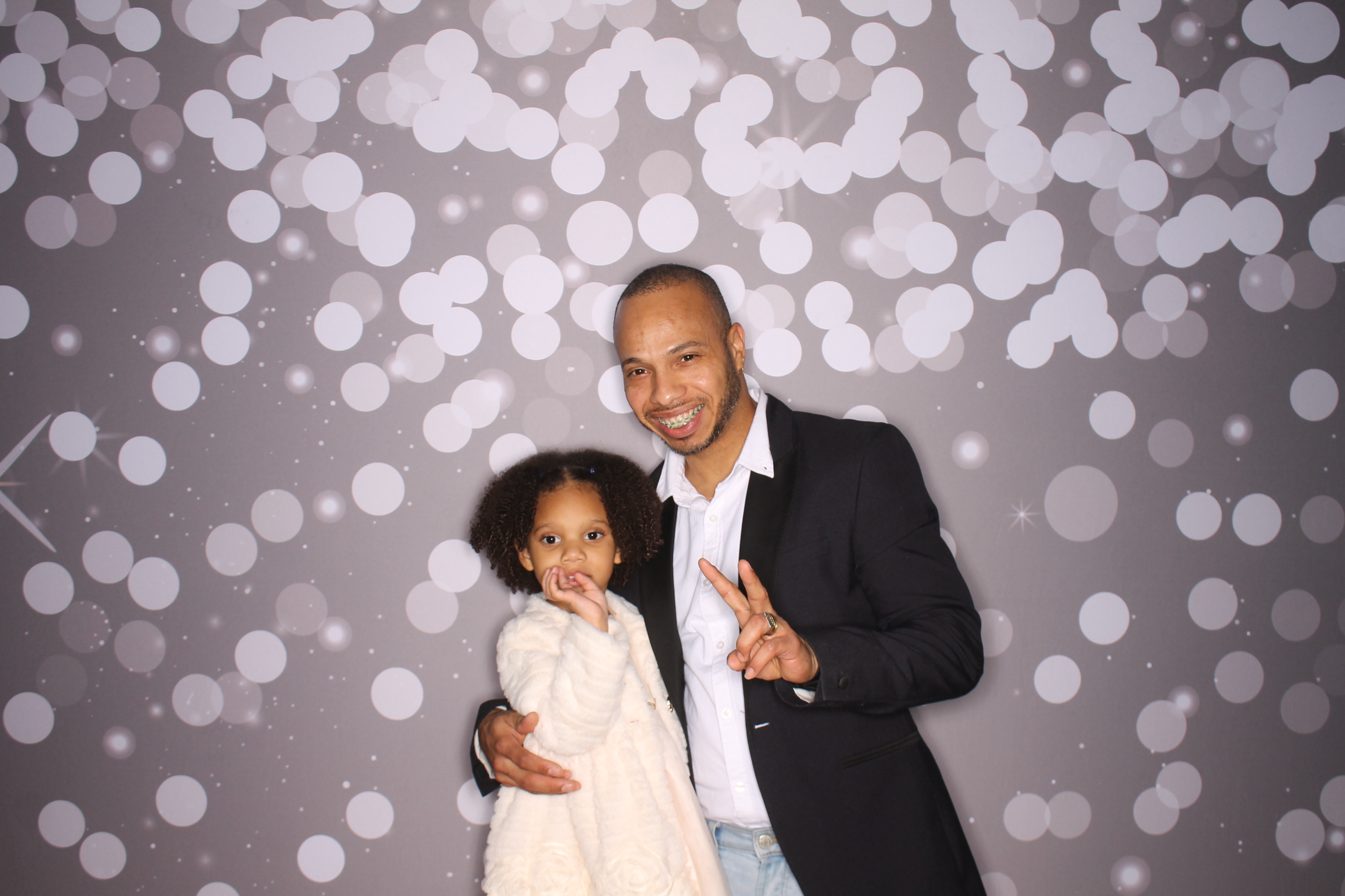 Brookwood Enchanted Father/Daughter Dance | View more photos from the event at gallery.photoboothcincy.com/u/PhotoBoothCincy/Brookwood-Enchanted-FatherDaughter-Dance