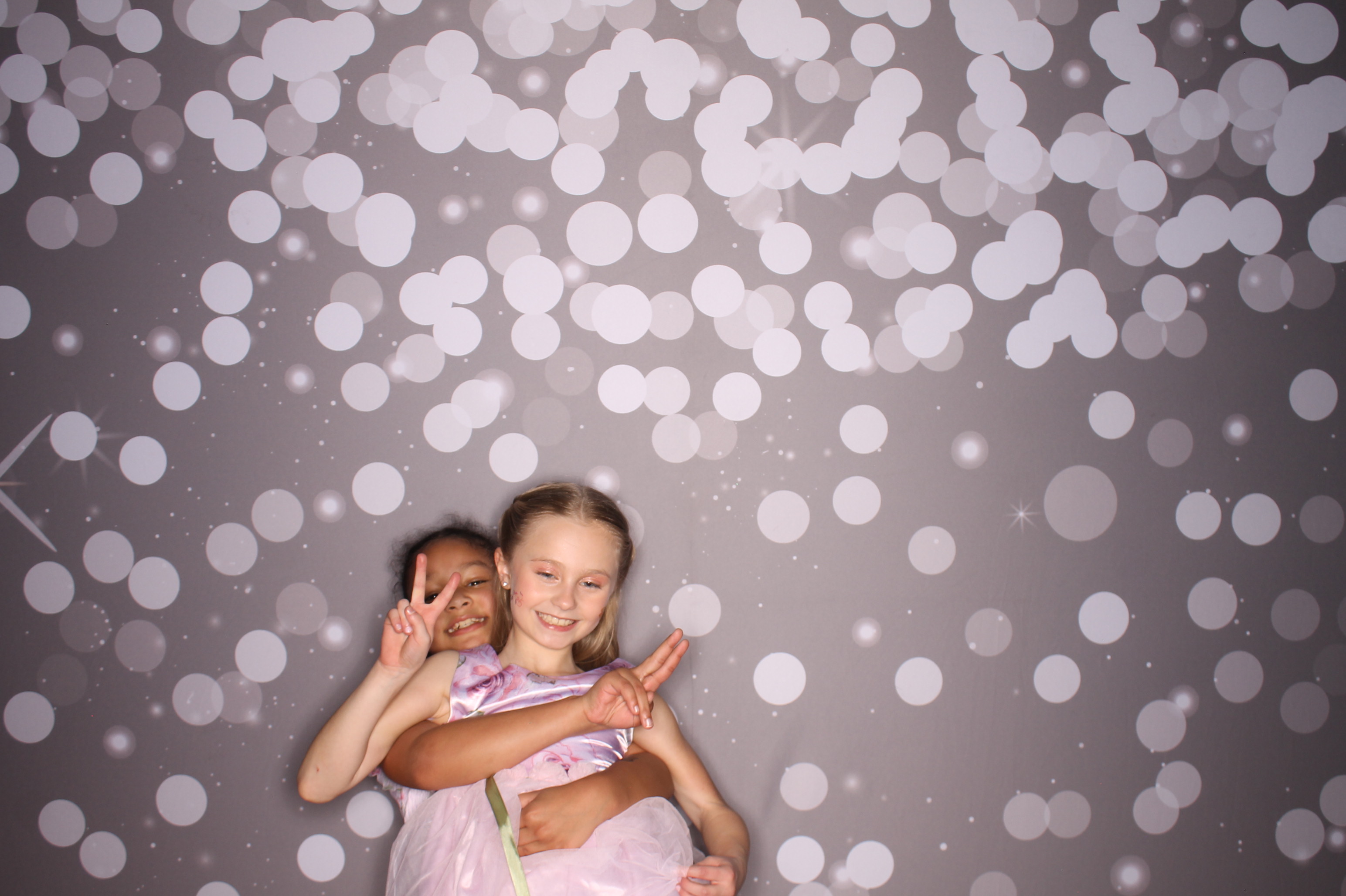 Brookwood Enchanted Father/Daughter Dance | View more photos from the event at gallery.photoboothcincy.com/u/PhotoBoothCincy/Brookwood-Enchanted-FatherDaughter-Dance