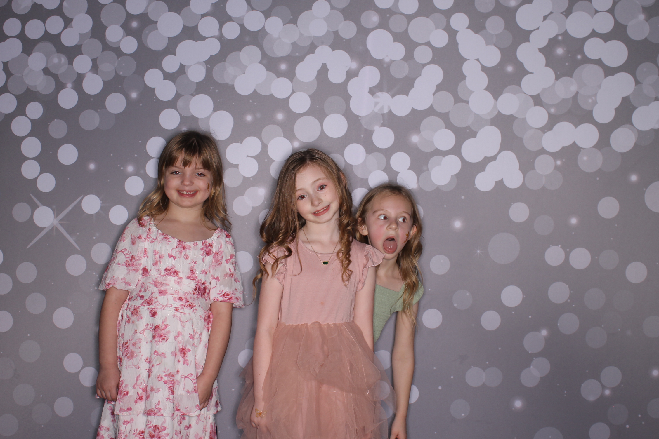 Brookwood Enchanted Father/Daughter Dance | View more photos from the event at gallery.photoboothcincy.com/u/PhotoBoothCincy/Brookwood-Enchanted-FatherDaughter-Dance