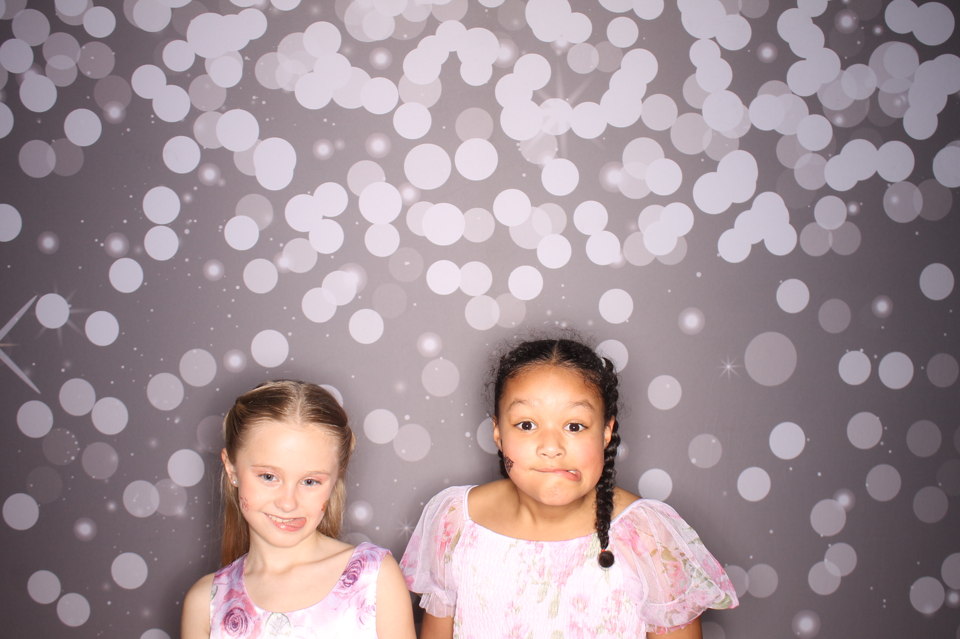 Brookwood Enchanted Father/Daughter Dance | View more photos from the event at gallery.photoboothcincy.com/u/PhotoBoothCincy/Brookwood-Enchanted-FatherDaughter-Dance