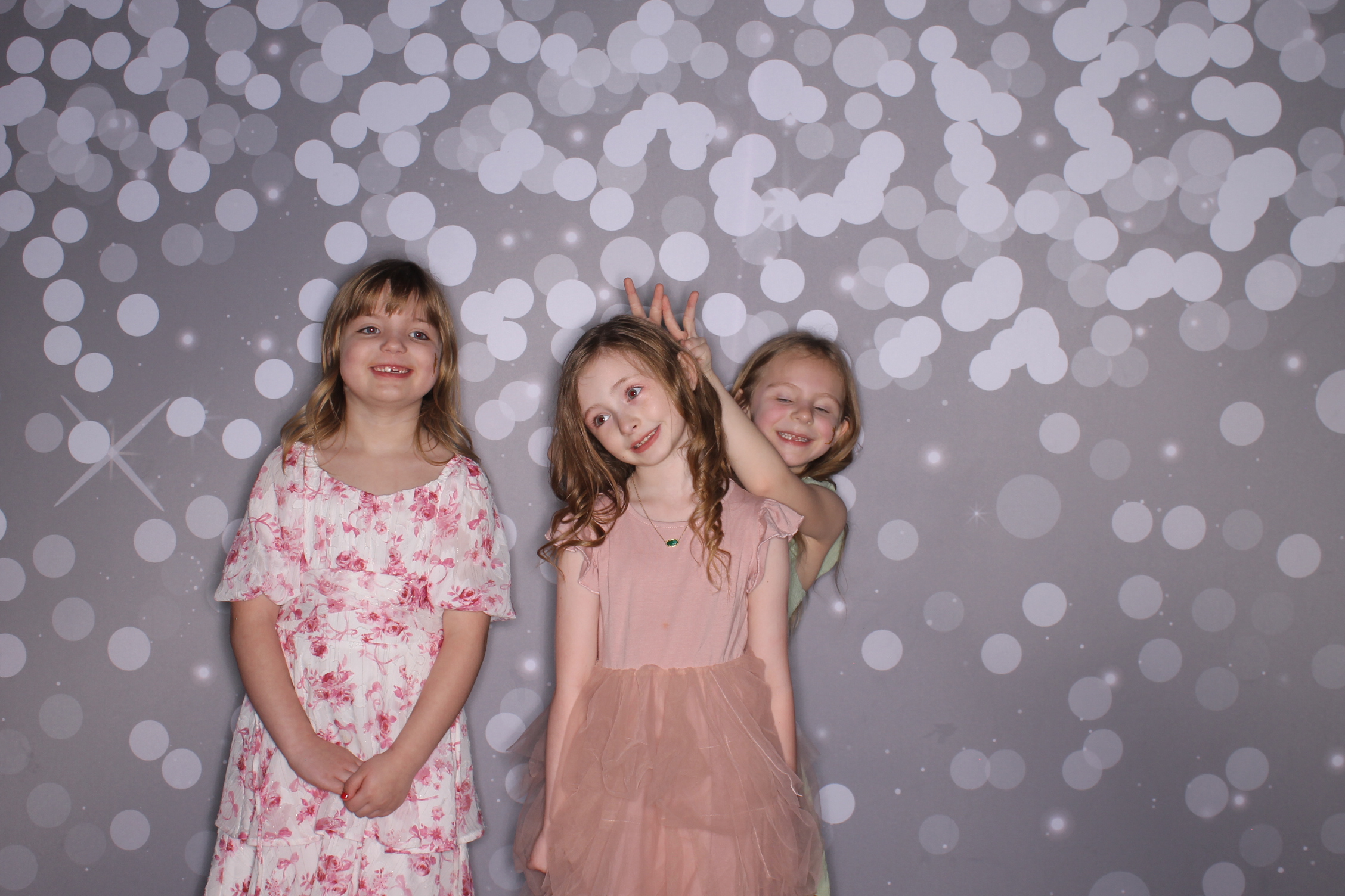 Brookwood Enchanted Father/Daughter Dance | View more photos from the event at gallery.photoboothcincy.com/u/PhotoBoothCincy/Brookwood-Enchanted-FatherDaughter-Dance
