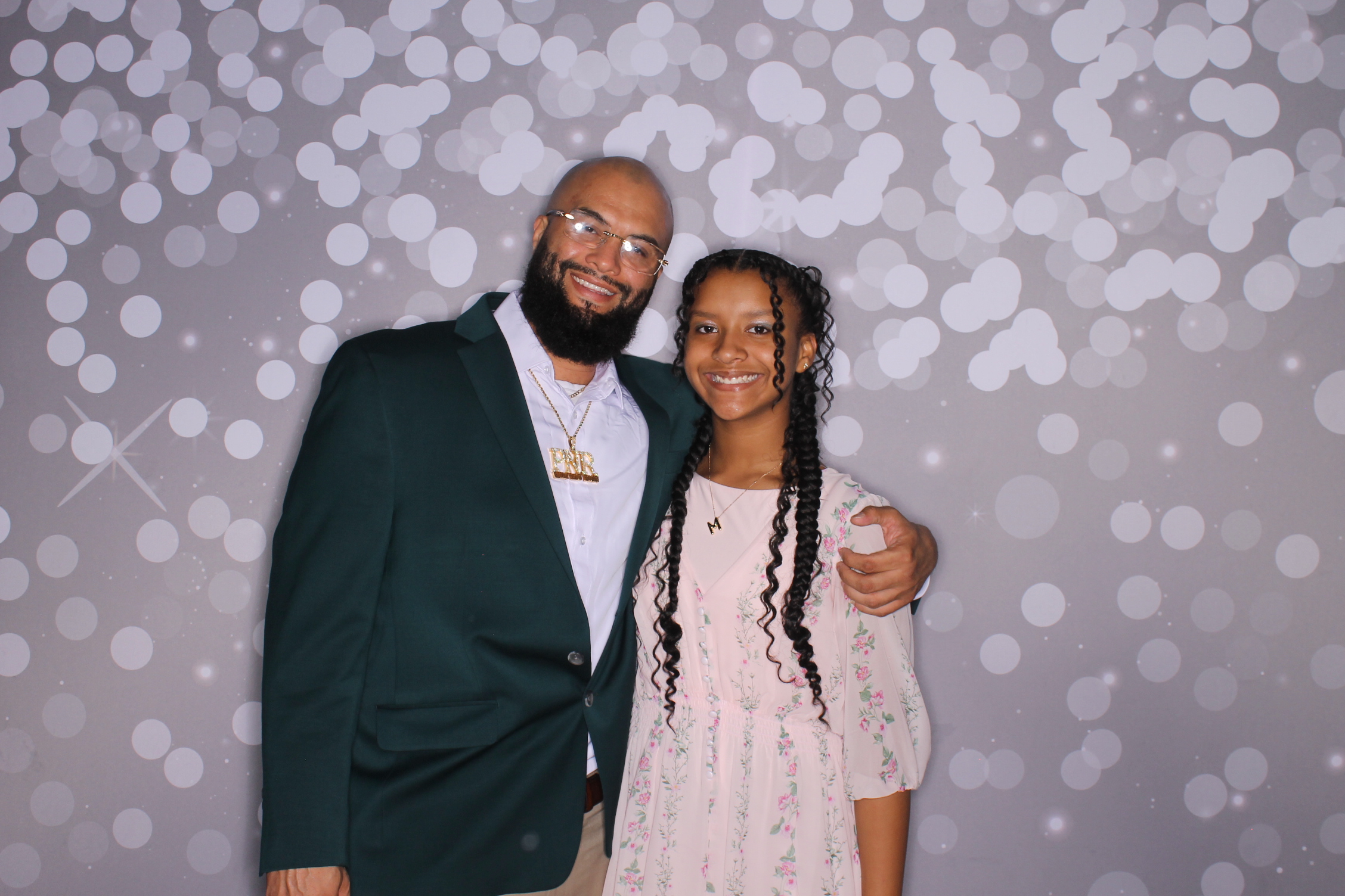 Brookwood Enchanted Father/Daughter Dance | View more photos from the event at gallery.photoboothcincy.com/u/PhotoBoothCincy/Brookwood-Enchanted-FatherDaughter-Dance
