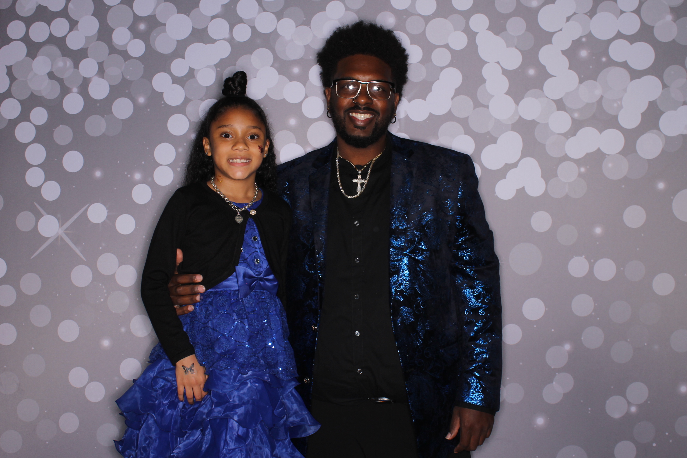 Brookwood Enchanted Father/Daughter Dance | View more photos from the event at gallery.photoboothcincy.com/u/PhotoBoothCincy/Brookwood-Enchanted-FatherDaughter-Dance