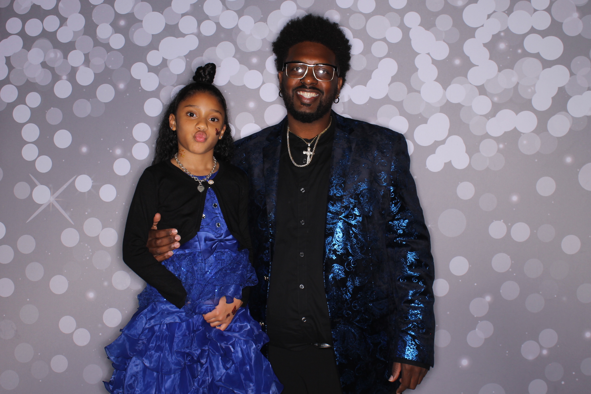 Brookwood Enchanted Father/Daughter Dance | View more photos from the event at gallery.photoboothcincy.com/u/PhotoBoothCincy/Brookwood-Enchanted-FatherDaughter-Dance