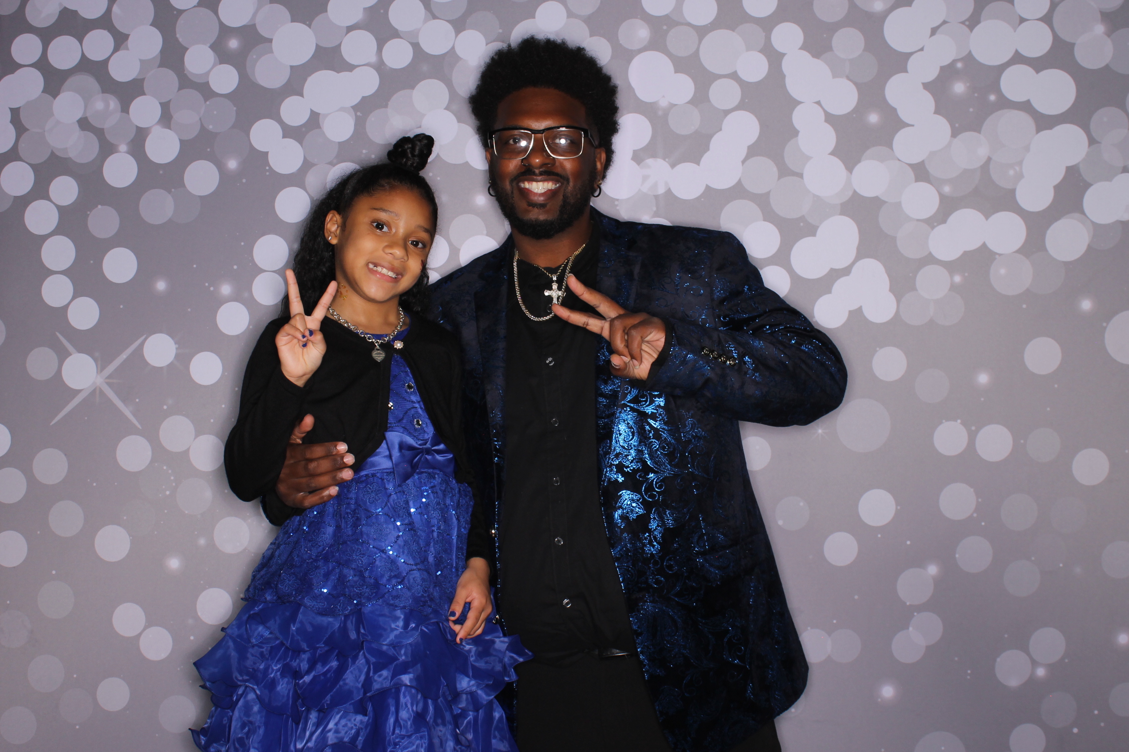 Brookwood Enchanted Father/Daughter Dance | View more photos from the event at gallery.photoboothcincy.com/u/PhotoBoothCincy/Brookwood-Enchanted-FatherDaughter-Dance