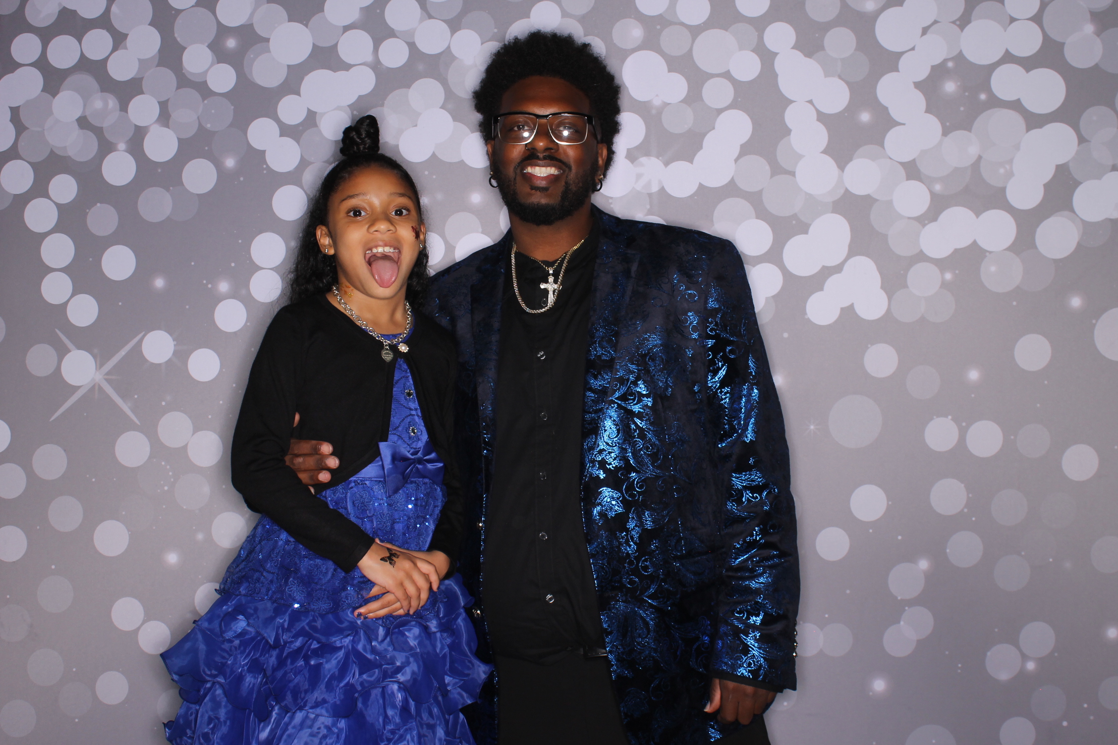 Brookwood Enchanted Father/Daughter Dance | View more photos from the event at gallery.photoboothcincy.com/u/PhotoBoothCincy/Brookwood-Enchanted-FatherDaughter-Dance