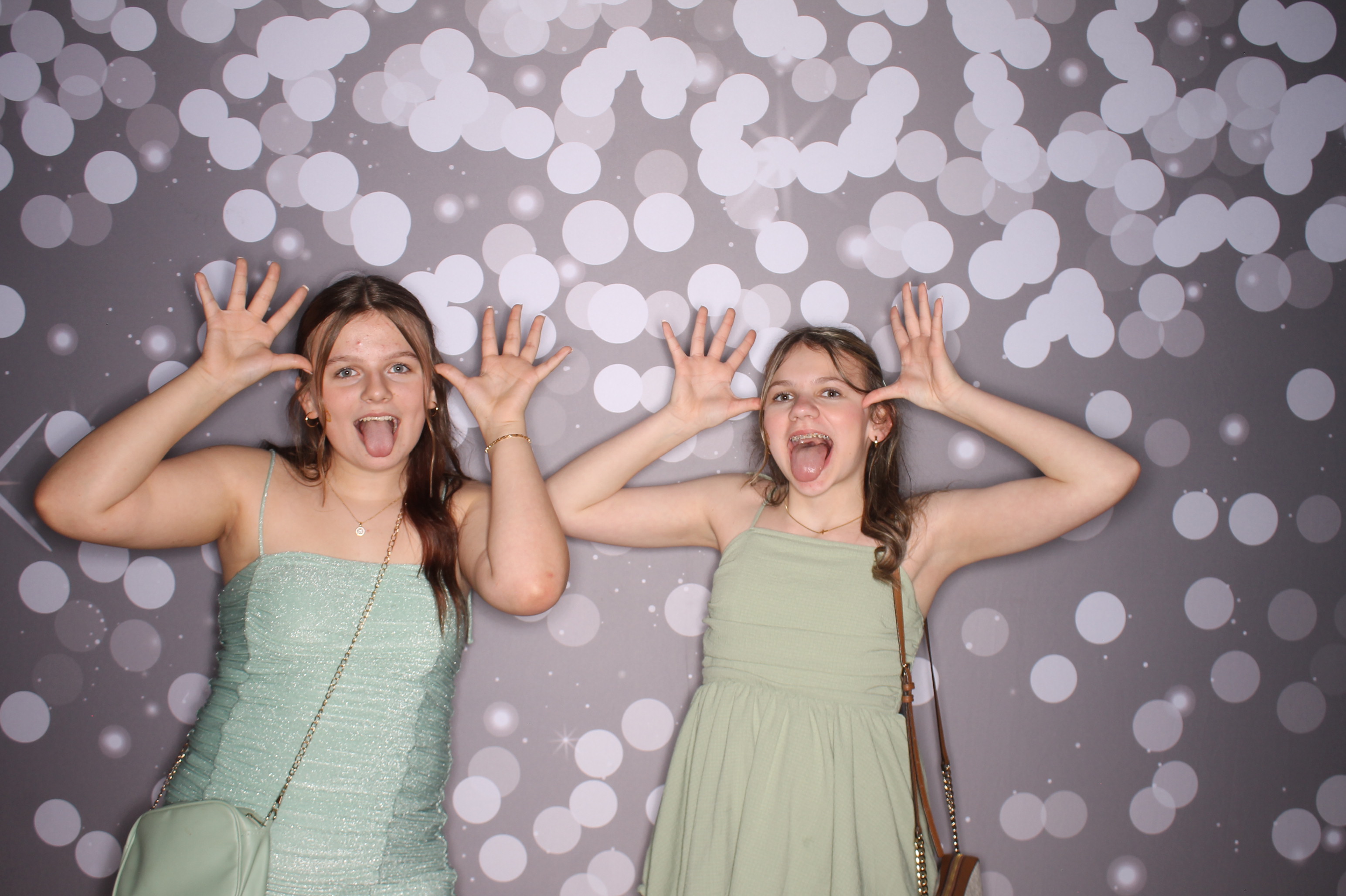 Brookwood Enchanted Father/Daughter Dance | View more photos from the event at gallery.photoboothcincy.com/u/PhotoBoothCincy/Brookwood-Enchanted-FatherDaughter-Dance