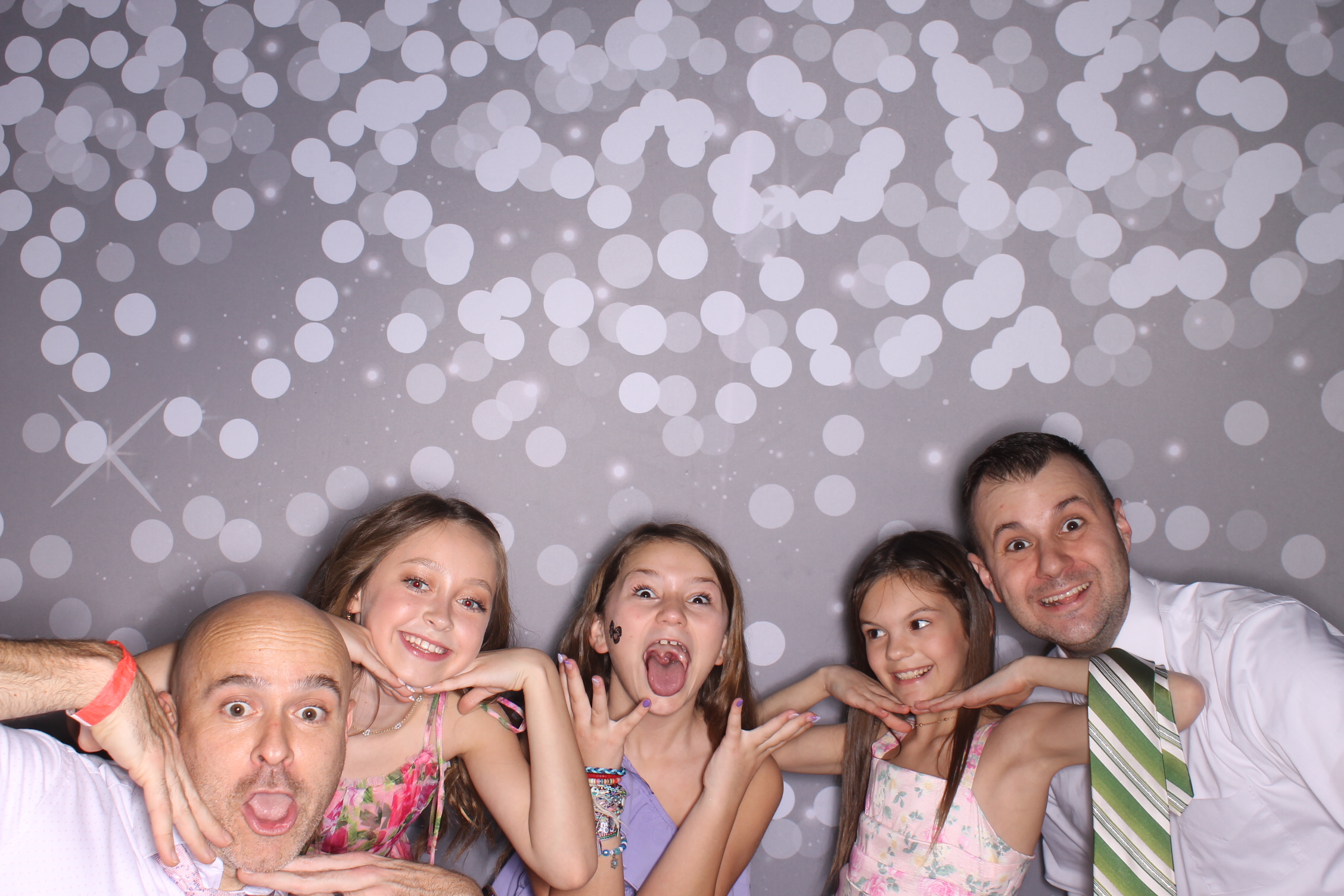 Brookwood Enchanted Father/Daughter Dance | View more photos from the event at gallery.photoboothcincy.com/u/PhotoBoothCincy/Brookwood-Enchanted-FatherDaughter-Dance