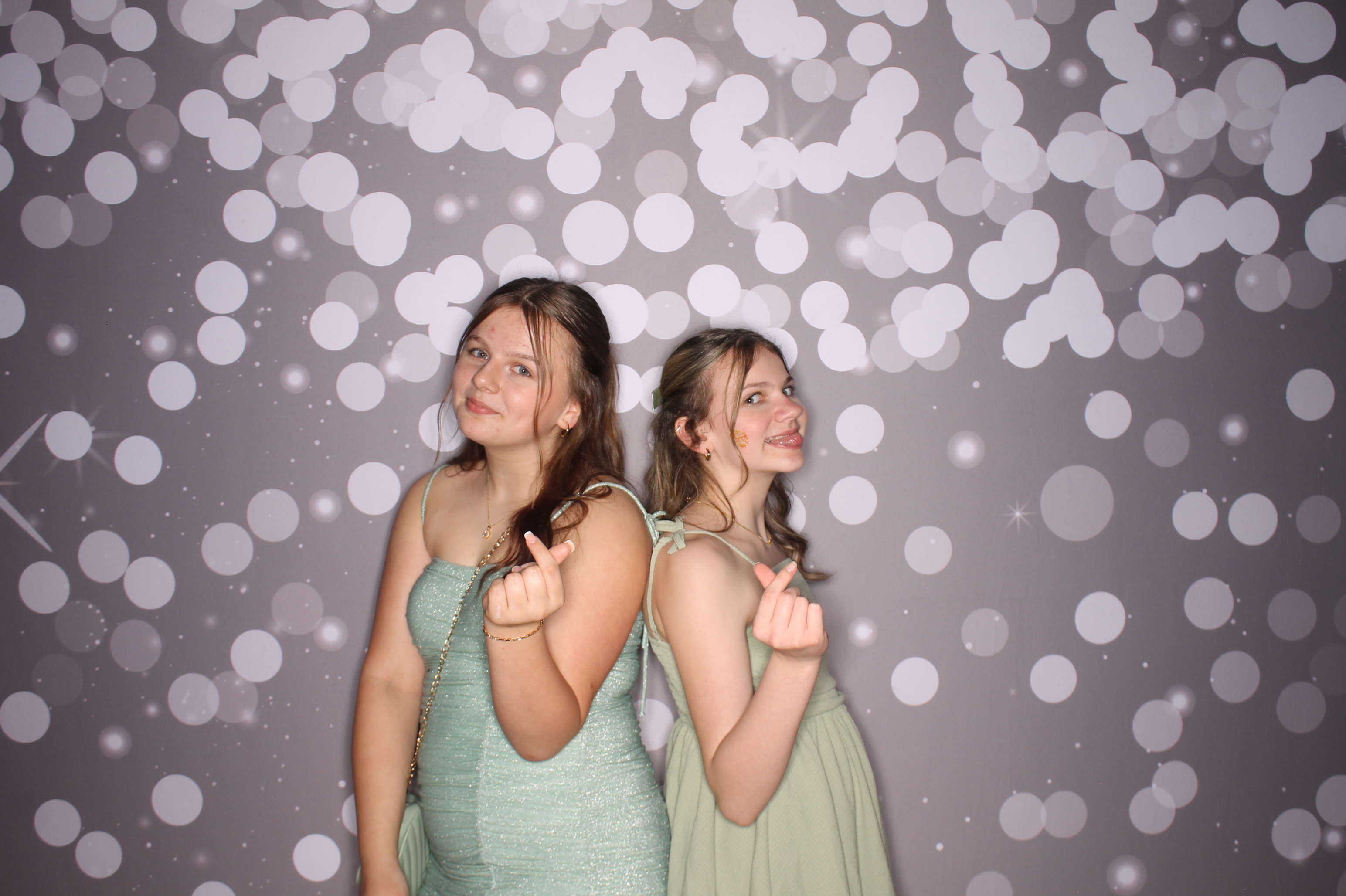 Brookwood Enchanted Father/Daughter Dance | View more photos from the event at gallery.photoboothcincy.com/u/PhotoBoothCincy/Brookwood-Enchanted-FatherDaughter-Dance