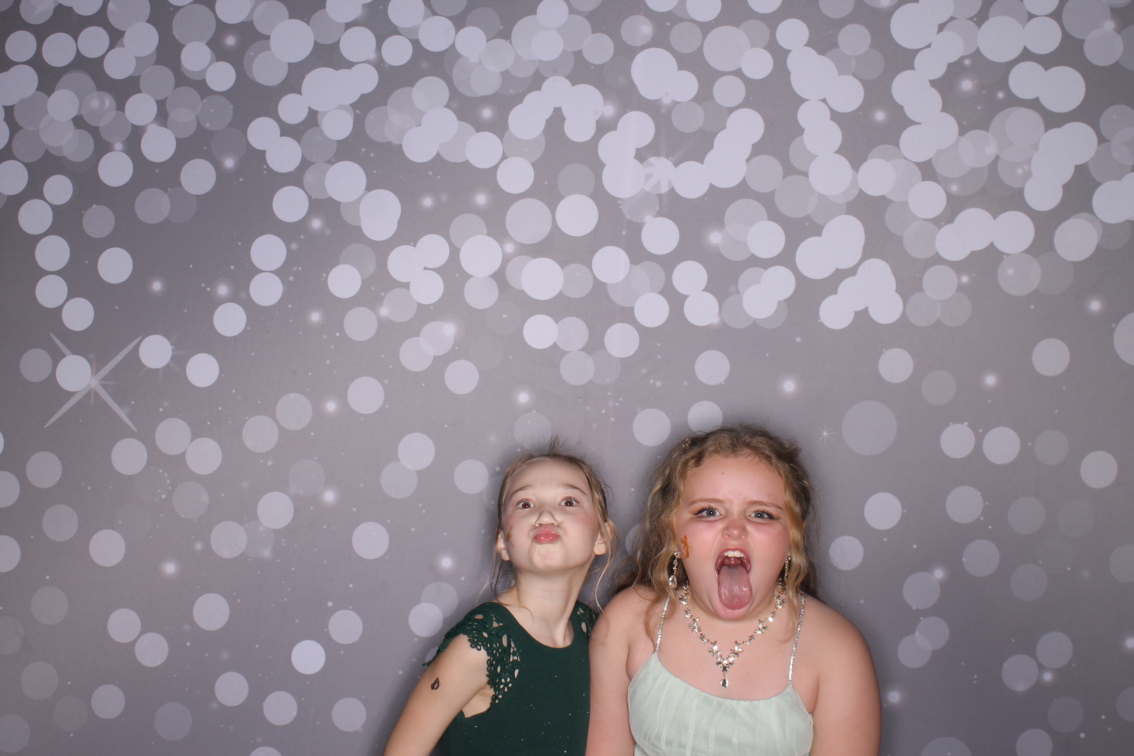 Brookwood Enchanted Father/Daughter Dance | View more photos from the event at gallery.photoboothcincy.com/u/PhotoBoothCincy/Brookwood-Enchanted-FatherDaughter-Dance