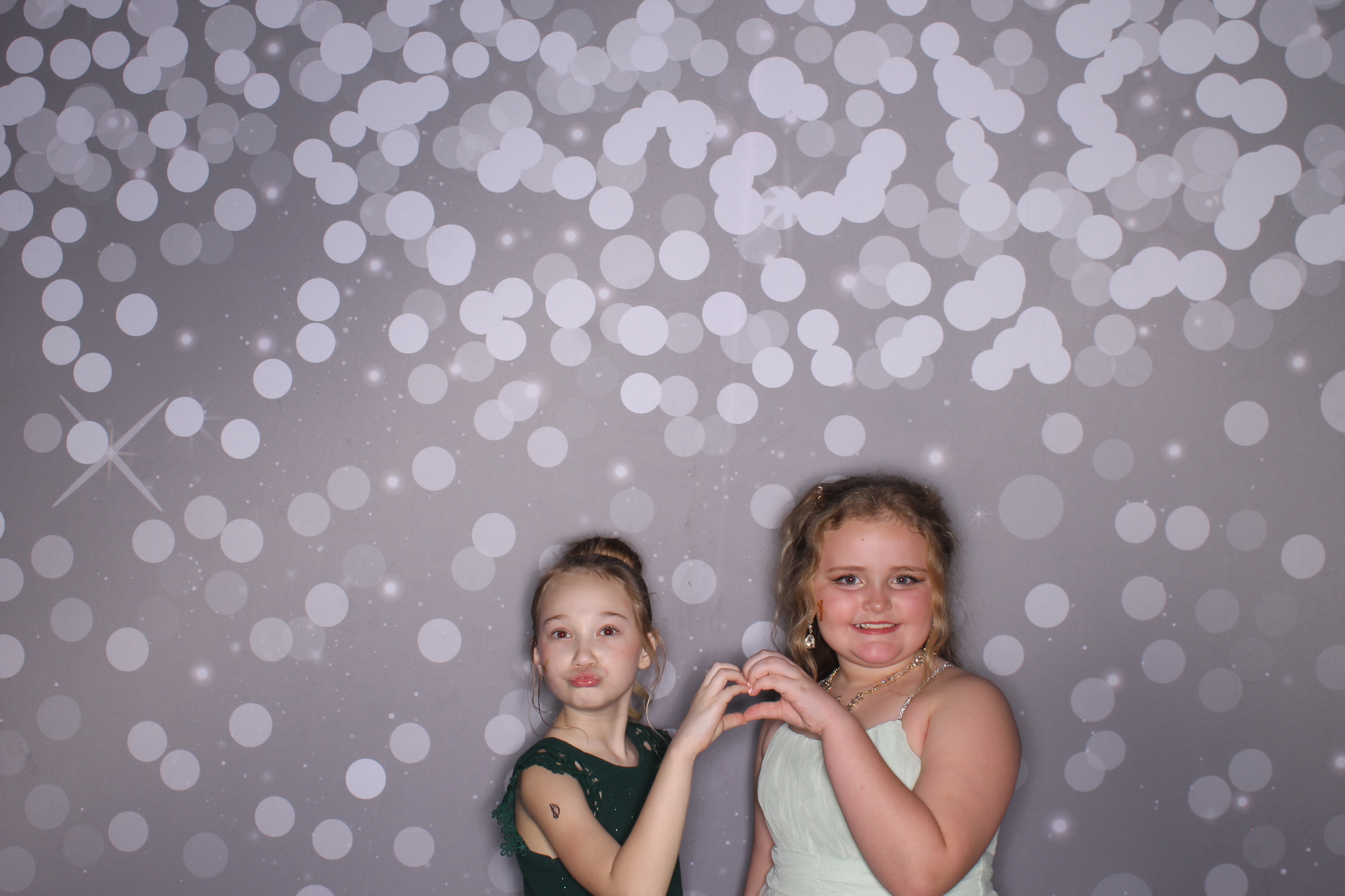 Brookwood Enchanted Father/Daughter Dance | View more photos from the event at gallery.photoboothcincy.com/u/PhotoBoothCincy/Brookwood-Enchanted-FatherDaughter-Dance