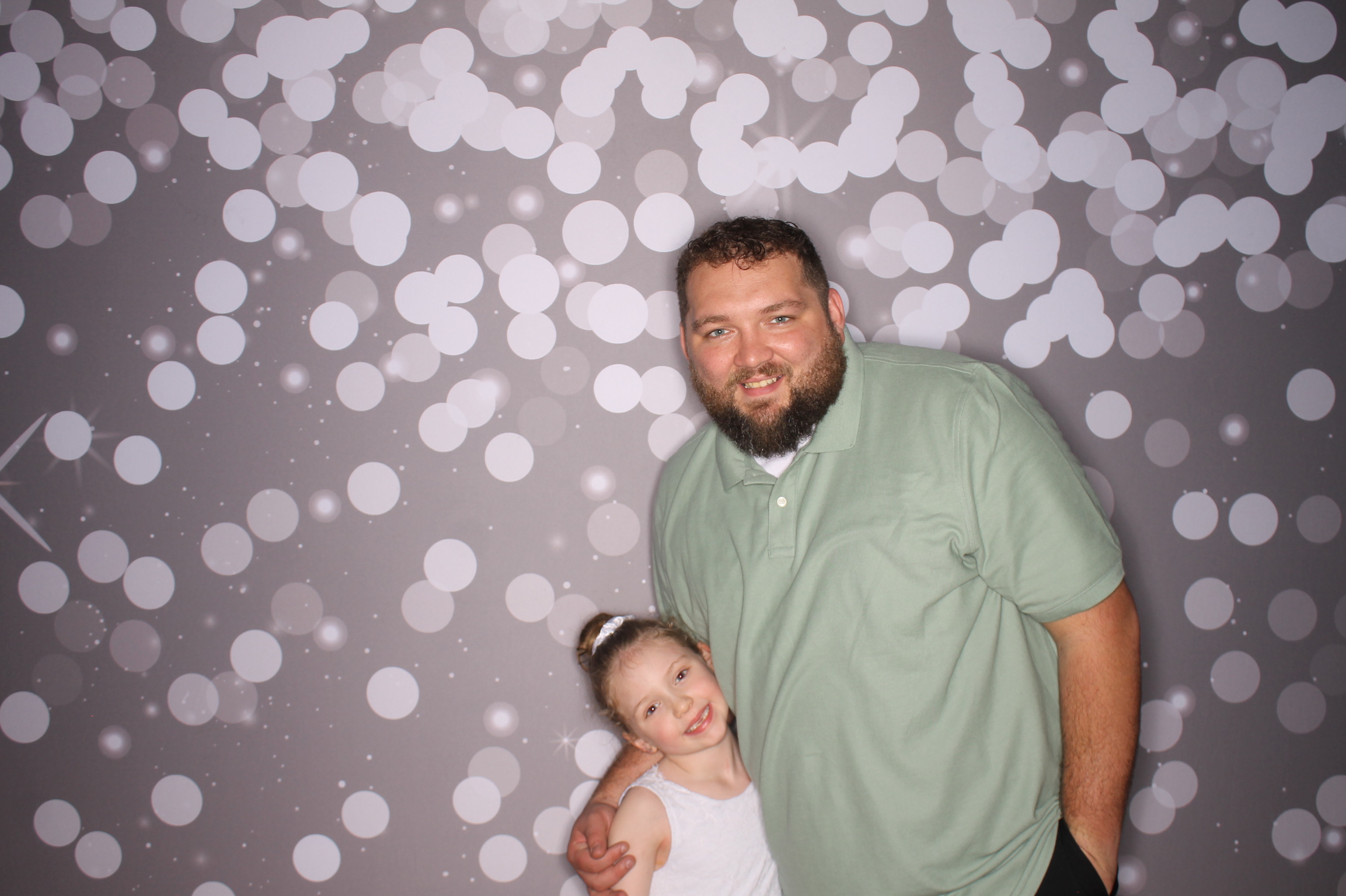 Brookwood Enchanted Father/Daughter Dance | View more photos from the event at gallery.photoboothcincy.com/u/PhotoBoothCincy/Brookwood-Enchanted-FatherDaughter-Dance