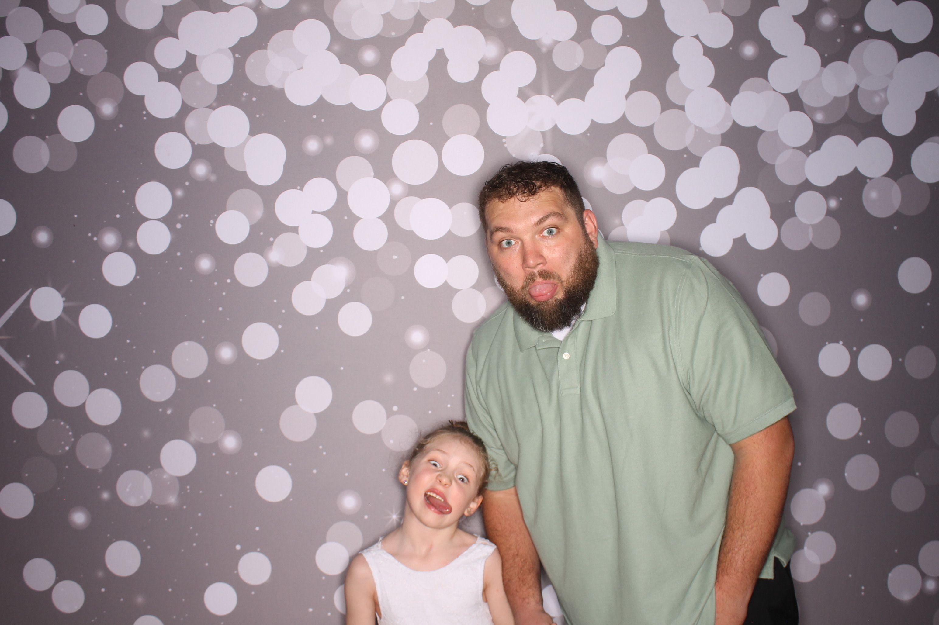 Brookwood Enchanted Father/Daughter Dance | View more photos from the event at gallery.photoboothcincy.com/u/PhotoBoothCincy/Brookwood-Enchanted-FatherDaughter-Dance