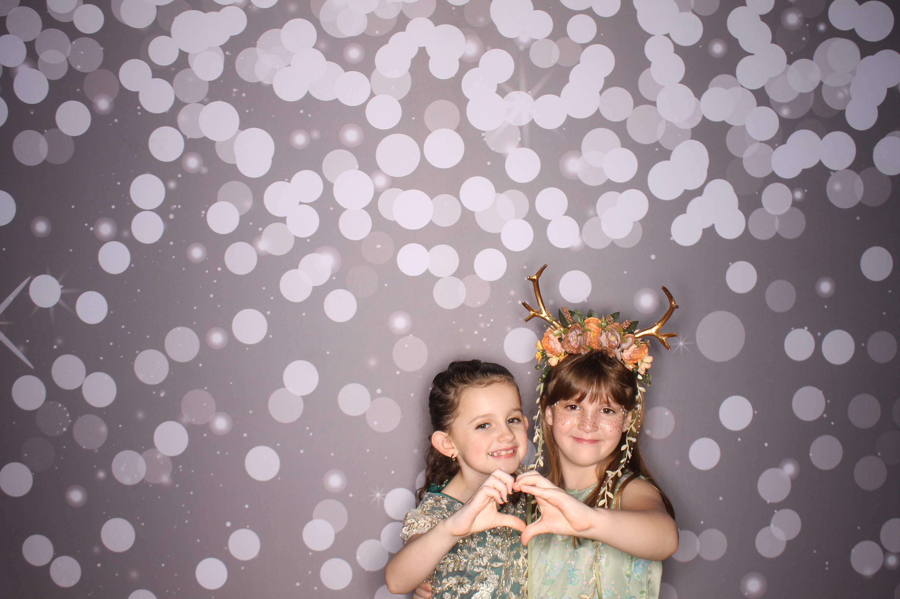 Brookwood Enchanted Father/Daughter Dance | View more photos from the event at gallery.photoboothcincy.com/u/PhotoBoothCincy/Brookwood-Enchanted-FatherDaughter-Dance