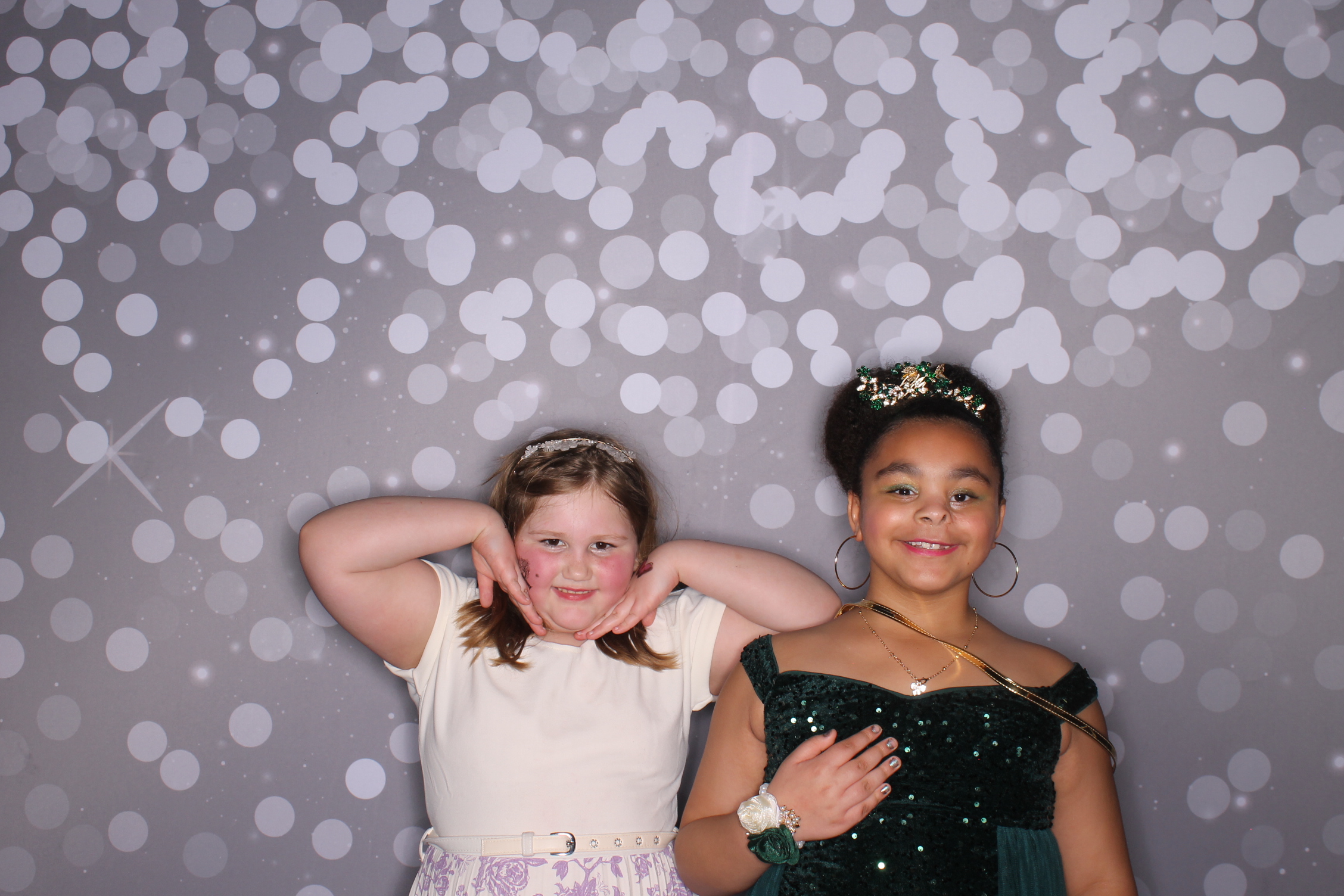 Brookwood Enchanted Father/Daughter Dance | View more photos from the event at gallery.photoboothcincy.com/u/PhotoBoothCincy/Brookwood-Enchanted-FatherDaughter-Dance