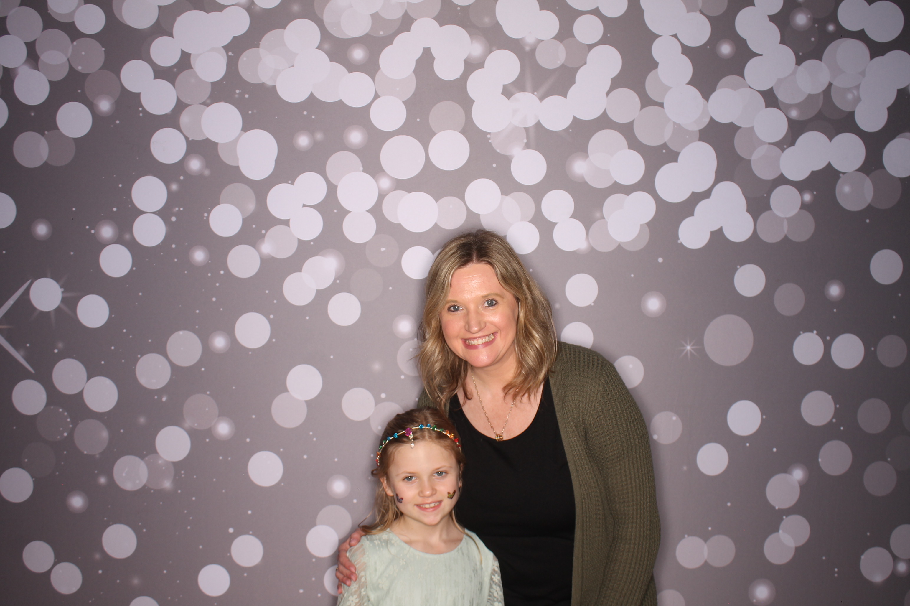 Brookwood Enchanted Father/Daughter Dance | View more photos from the event at gallery.photoboothcincy.com/u/PhotoBoothCincy/Brookwood-Enchanted-FatherDaughter-Dance