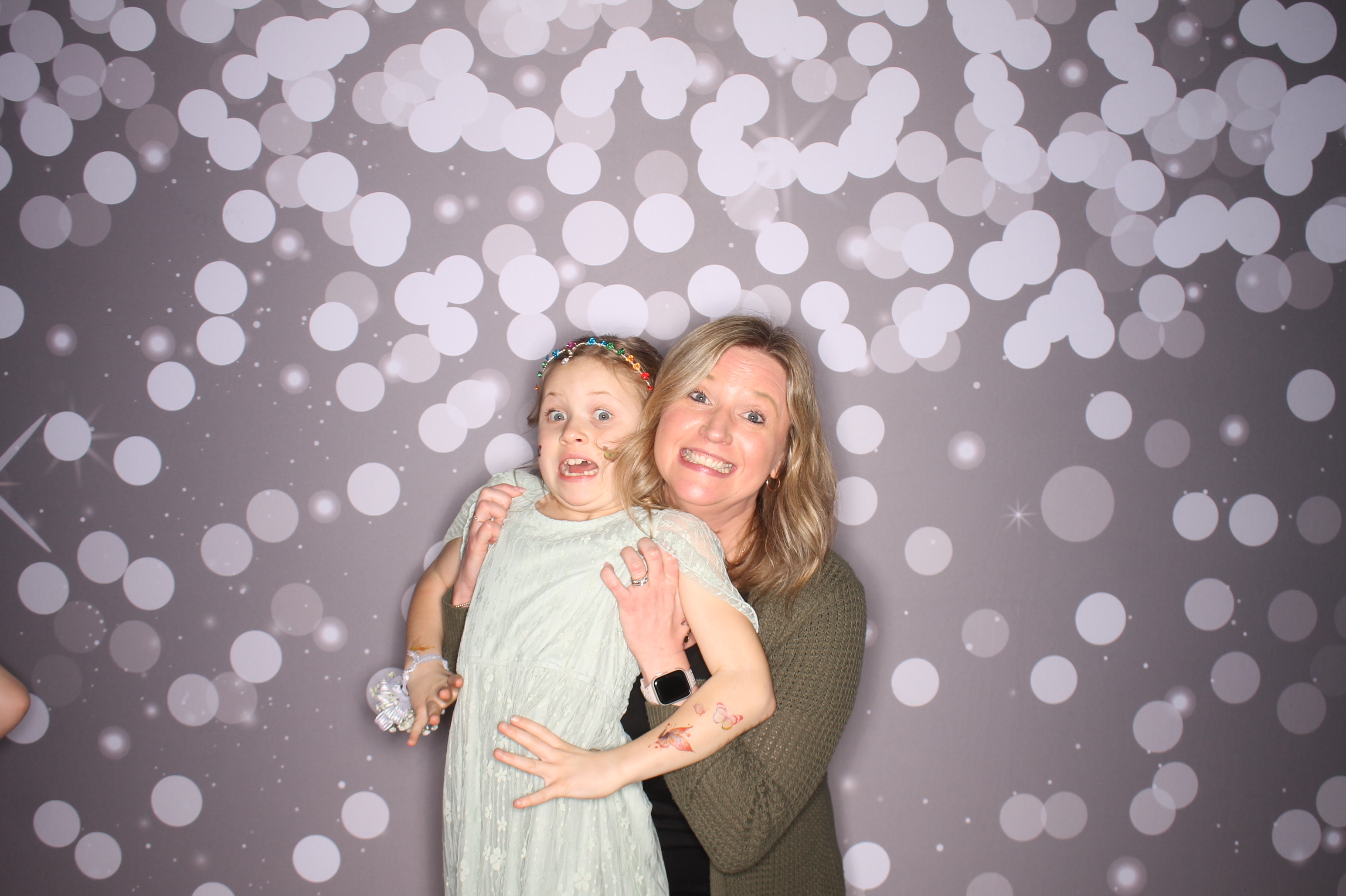 Brookwood Enchanted Father/Daughter Dance | View more photos from the event at gallery.photoboothcincy.com/u/PhotoBoothCincy/Brookwood-Enchanted-FatherDaughter-Dance