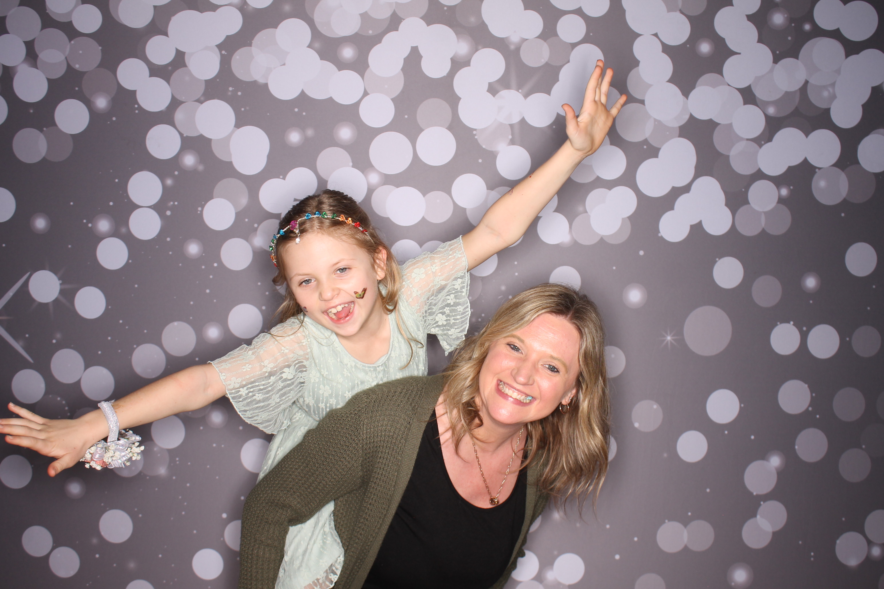 Brookwood Enchanted Father/Daughter Dance | View more photos from the event at gallery.photoboothcincy.com/u/PhotoBoothCincy/Brookwood-Enchanted-FatherDaughter-Dance