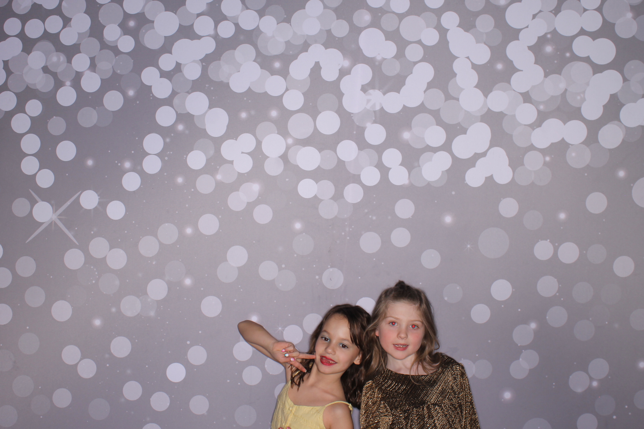 Brookwood Enchanted Father/Daughter Dance | View more photos from the event at gallery.photoboothcincy.com/u/PhotoBoothCincy/Brookwood-Enchanted-FatherDaughter-Dance