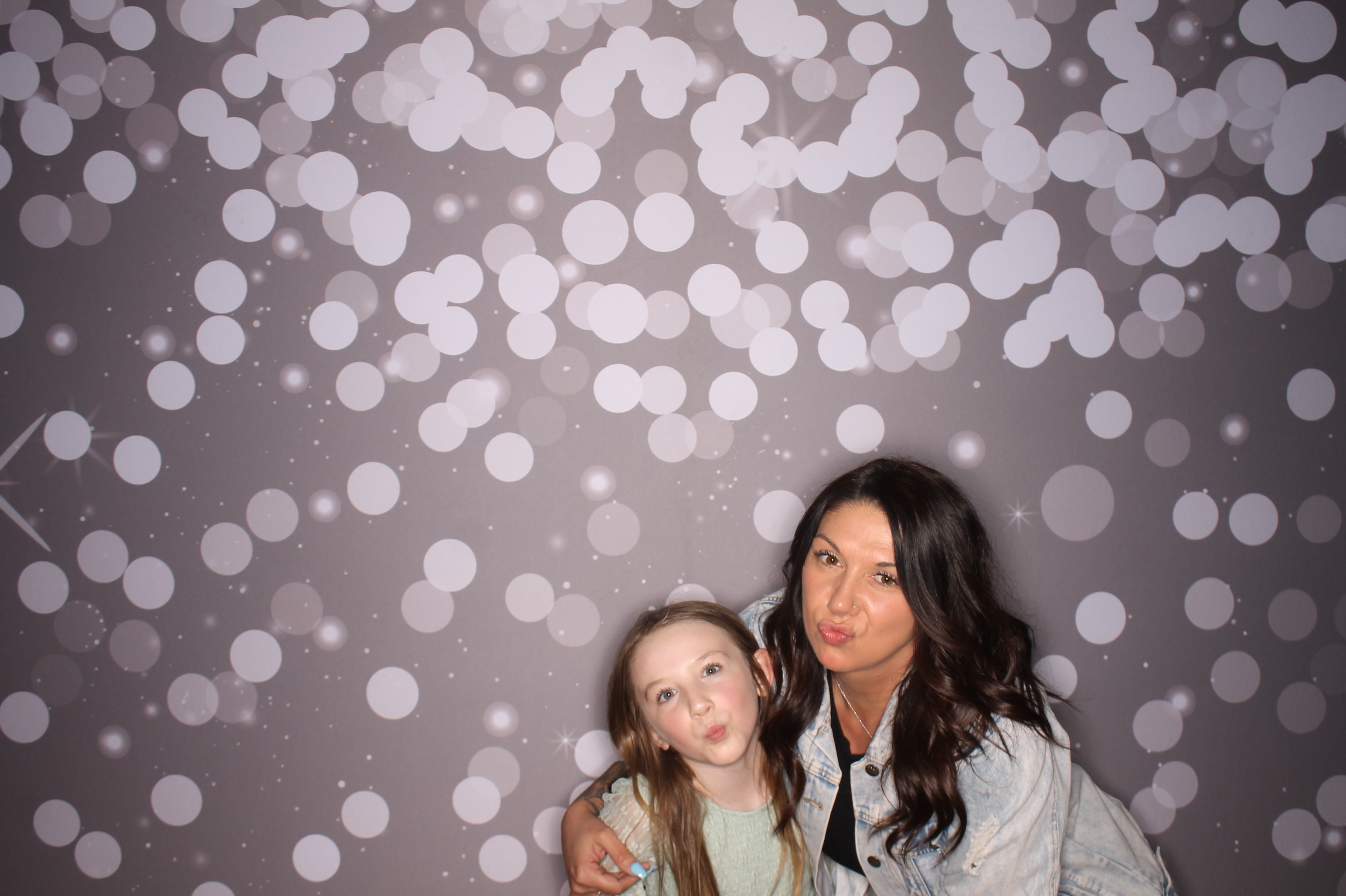 Brookwood Enchanted Father/Daughter Dance | View more photos from the event at gallery.photoboothcincy.com/u/PhotoBoothCincy/Brookwood-Enchanted-FatherDaughter-Dance