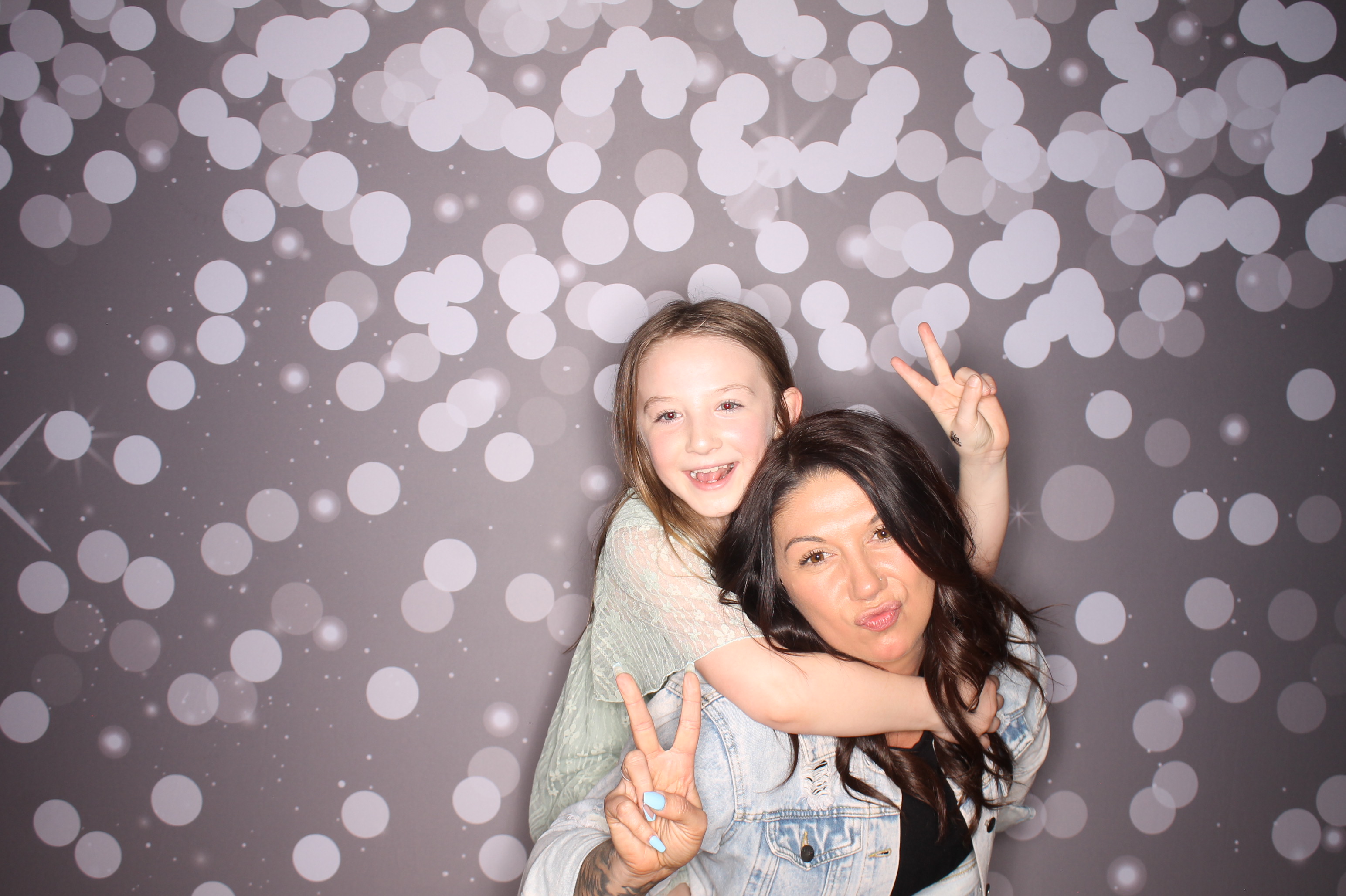 Brookwood Enchanted Father/Daughter Dance | View more photos from the event at gallery.photoboothcincy.com/u/PhotoBoothCincy/Brookwood-Enchanted-FatherDaughter-Dance