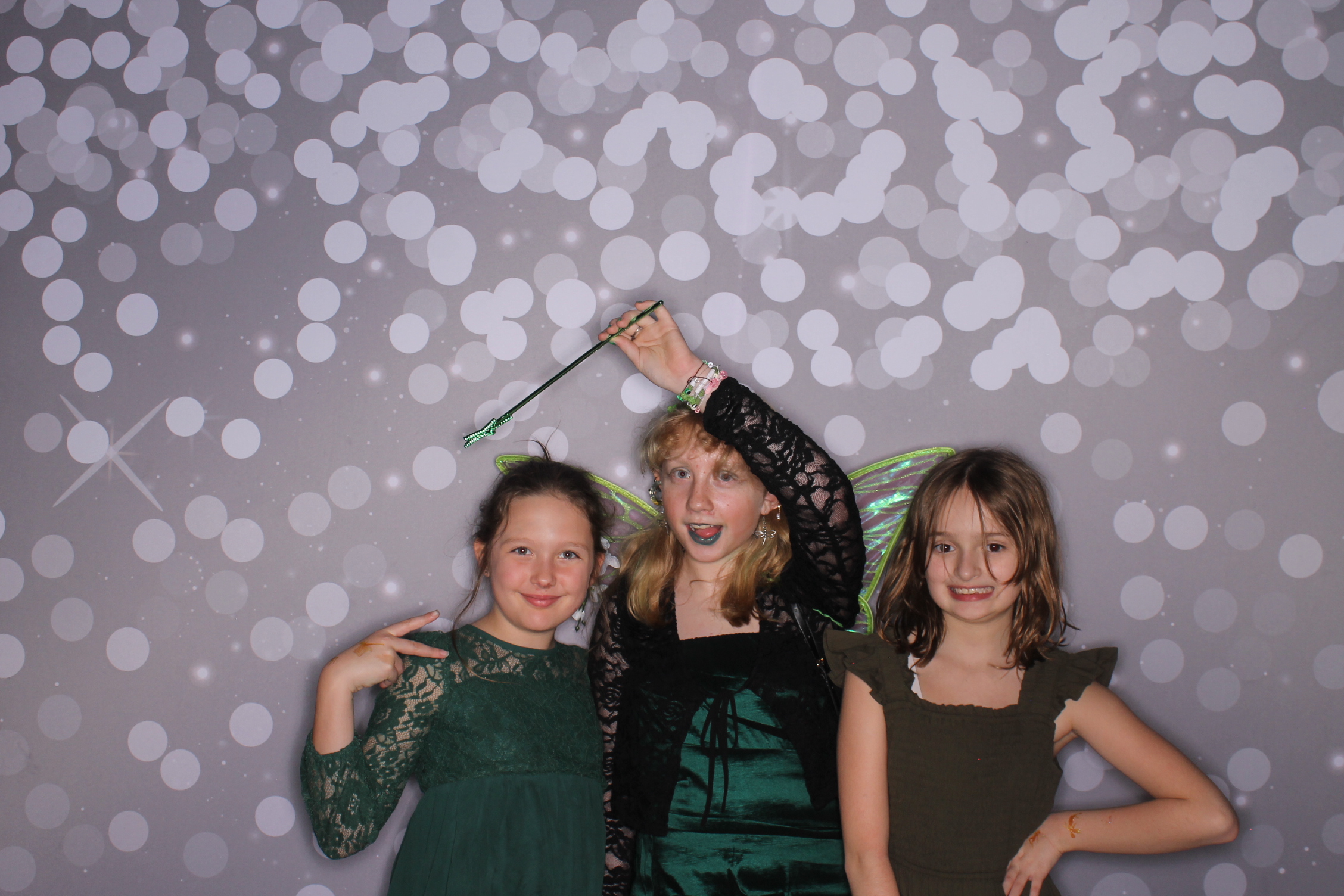 Brookwood Enchanted Father/Daughter Dance | View more photos from the event at gallery.photoboothcincy.com/u/PhotoBoothCincy/Brookwood-Enchanted-FatherDaughter-Dance