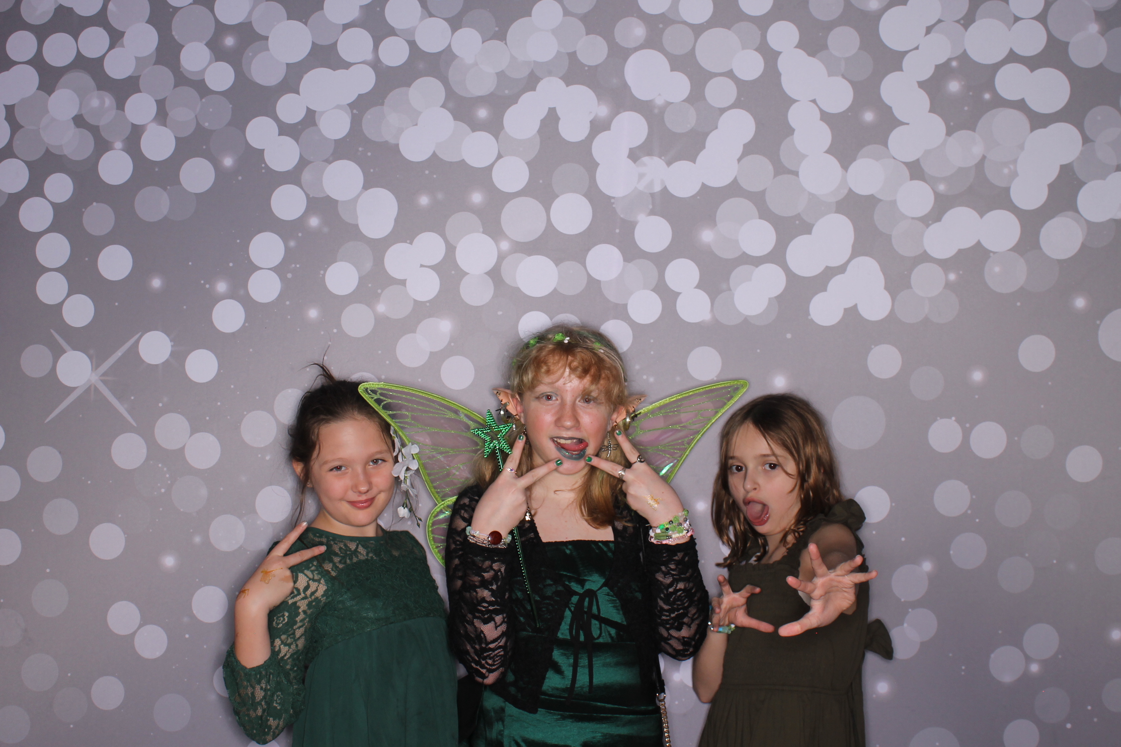 Brookwood Enchanted Father/Daughter Dance | View more photos from the event at gallery.photoboothcincy.com/u/PhotoBoothCincy/Brookwood-Enchanted-FatherDaughter-Dance