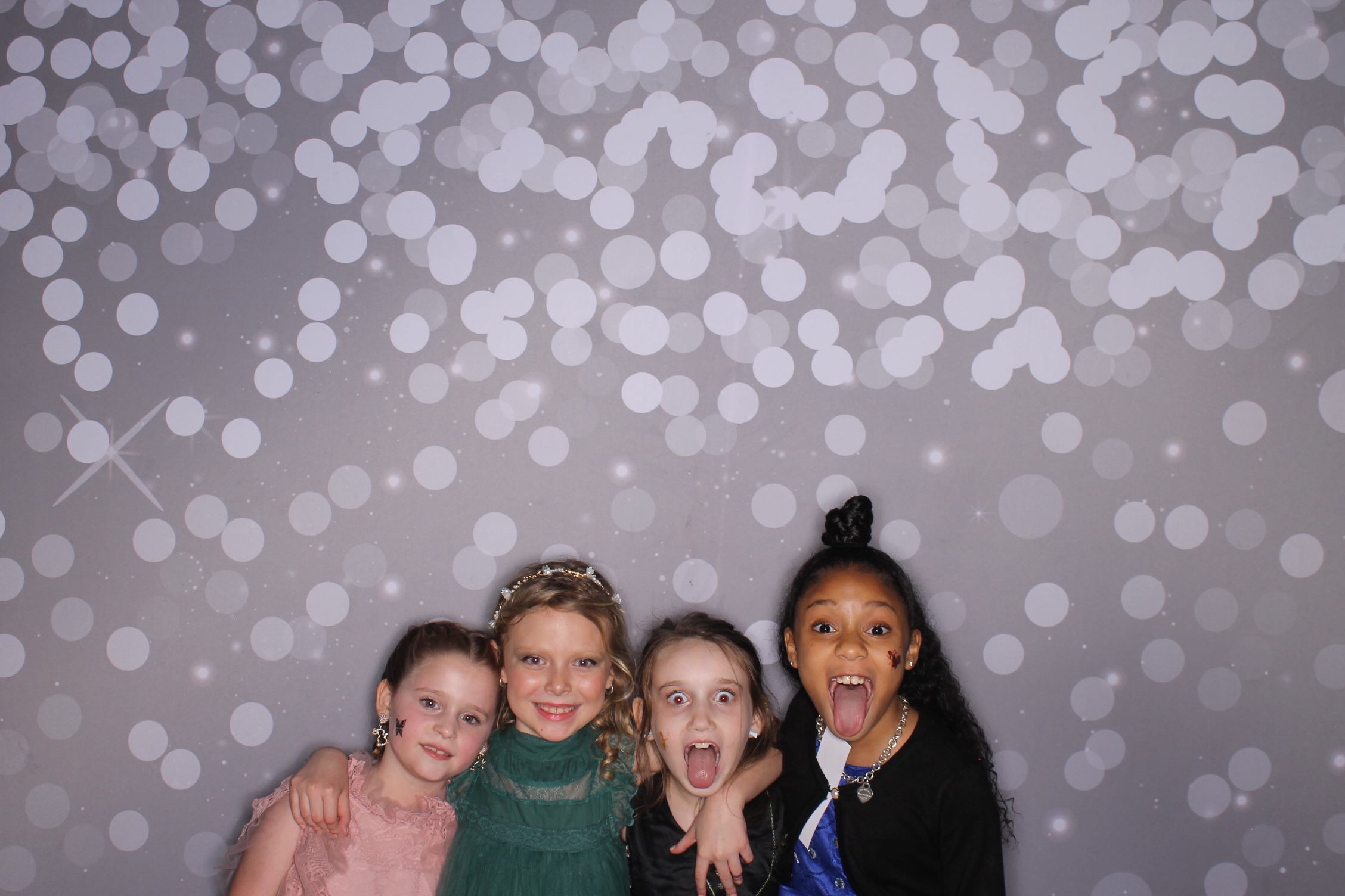 Brookwood Enchanted Father/Daughter Dance | View more photos from the event at gallery.photoboothcincy.com/u/PhotoBoothCincy/Brookwood-Enchanted-FatherDaughter-Dance
