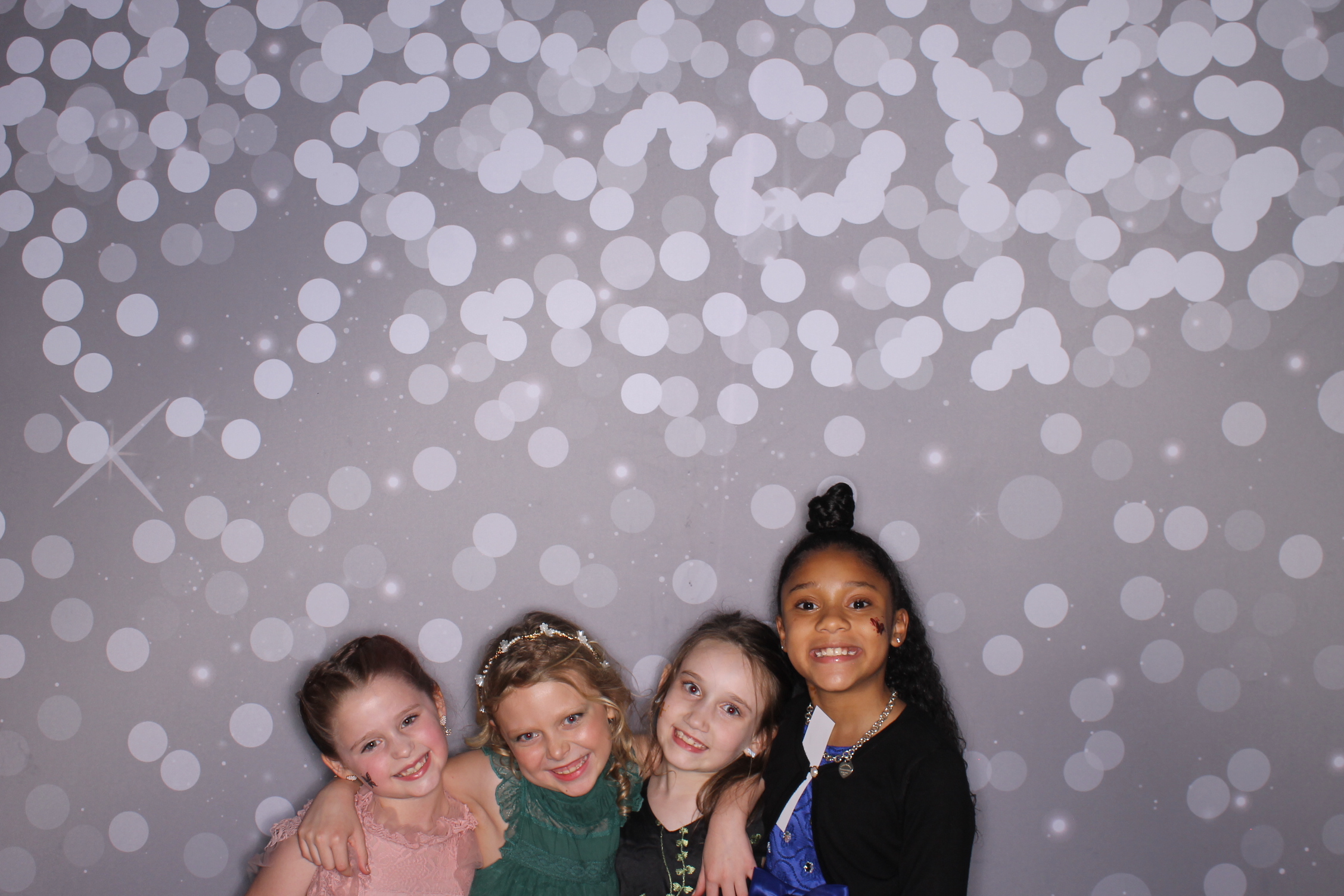 Brookwood Enchanted Father/Daughter Dance | View more photos from the event at gallery.photoboothcincy.com/u/PhotoBoothCincy/Brookwood-Enchanted-FatherDaughter-Dance