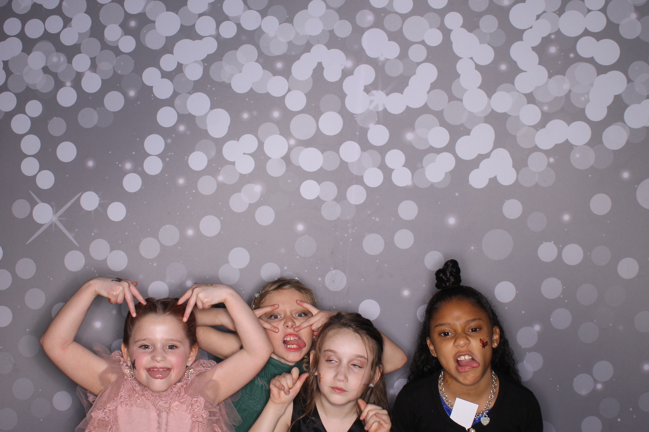Brookwood Enchanted Father/Daughter Dance | View more photos from the event at gallery.photoboothcincy.com/u/PhotoBoothCincy/Brookwood-Enchanted-FatherDaughter-Dance