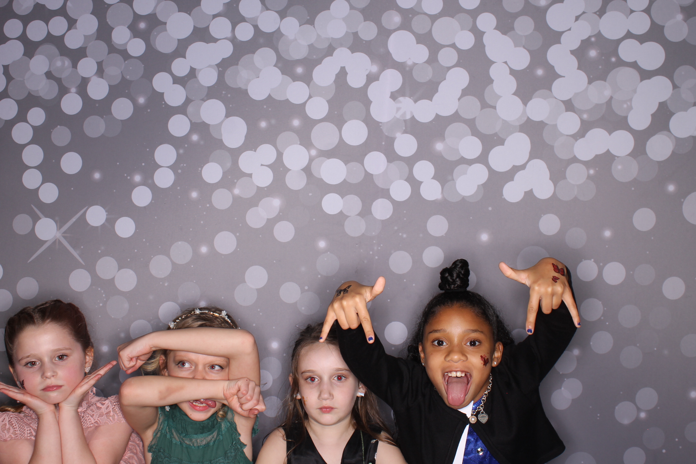 Brookwood Enchanted Father/Daughter Dance | View more photos from the event at gallery.photoboothcincy.com/u/PhotoBoothCincy/Brookwood-Enchanted-FatherDaughter-Dance
