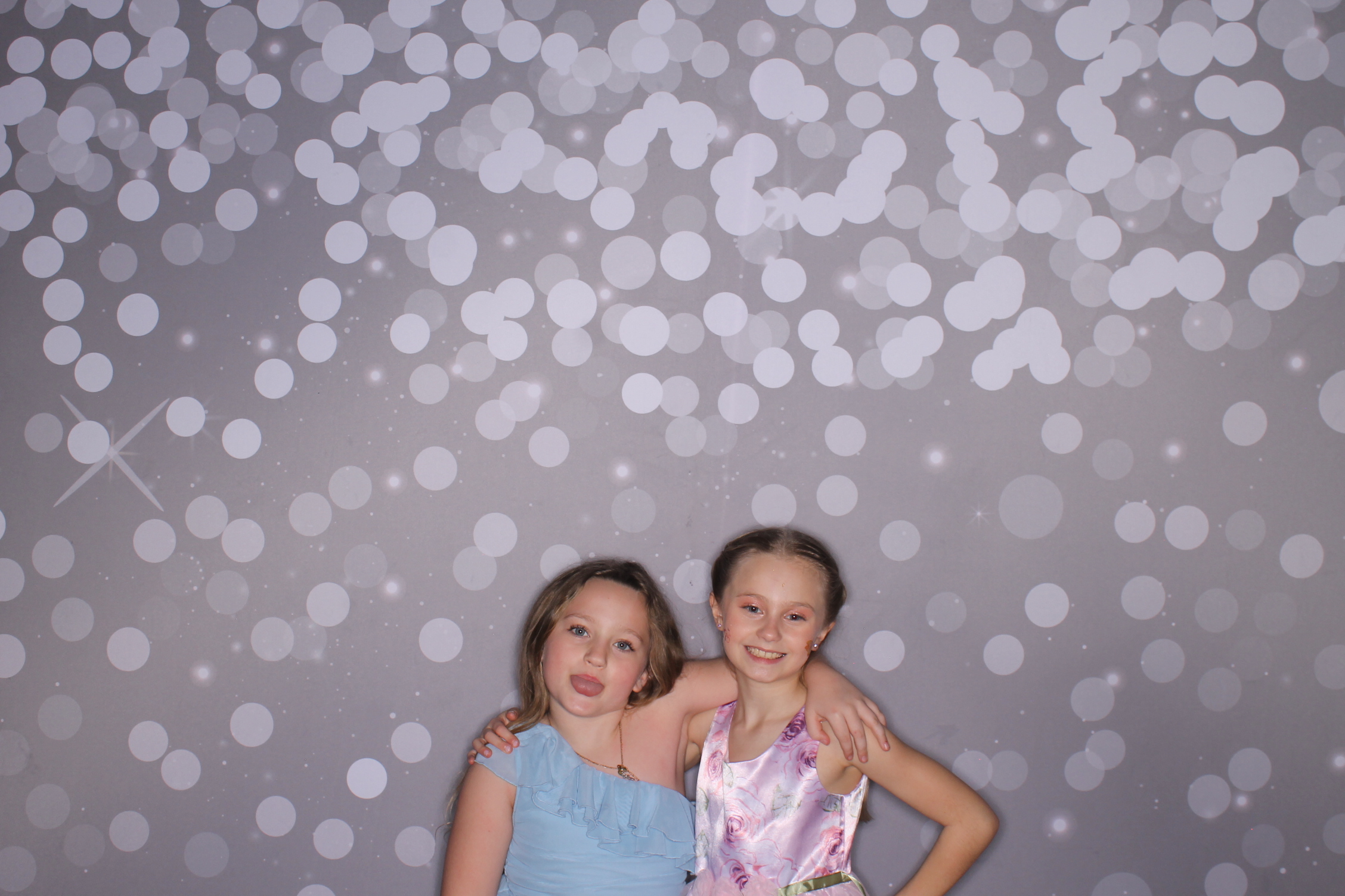 Brookwood Enchanted Father/Daughter Dance | View more photos from the event at gallery.photoboothcincy.com/u/PhotoBoothCincy/Brookwood-Enchanted-FatherDaughter-Dance