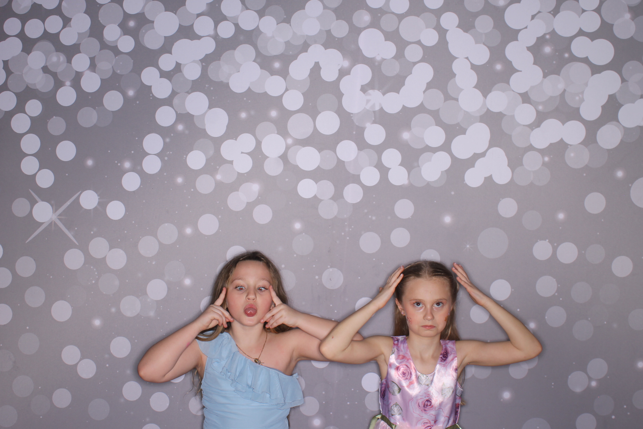 Brookwood Enchanted Father/Daughter Dance | View more photos from the event at gallery.photoboothcincy.com/u/PhotoBoothCincy/Brookwood-Enchanted-FatherDaughter-Dance