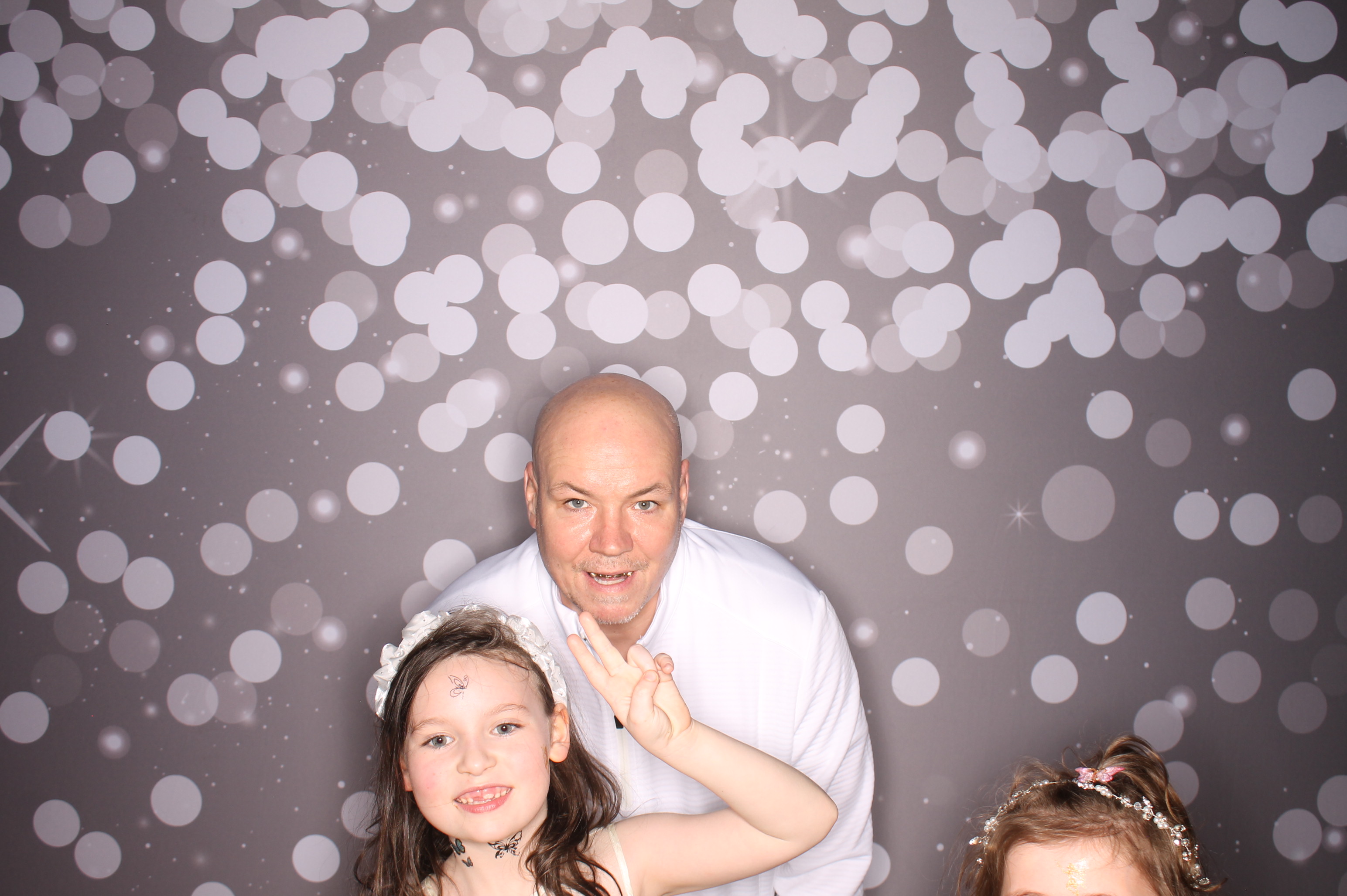 Brookwood Enchanted Father/Daughter Dance | View more photos from the event at gallery.photoboothcincy.com/u/PhotoBoothCincy/Brookwood-Enchanted-FatherDaughter-Dance