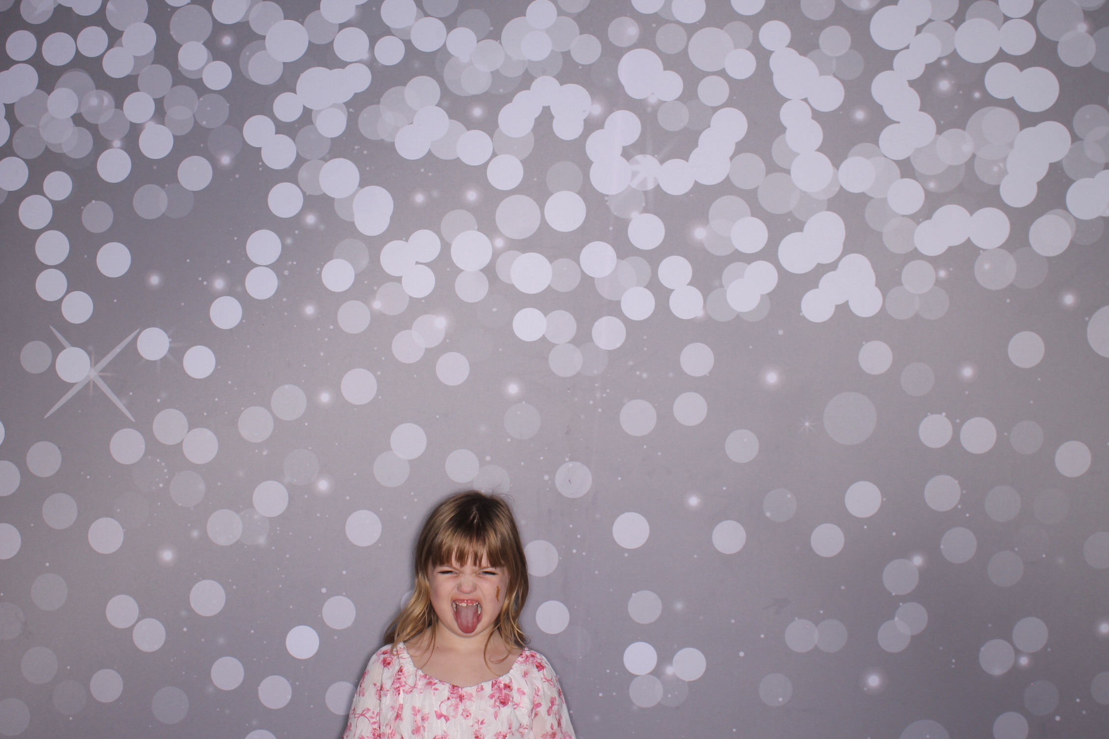 Brookwood Enchanted Father/Daughter Dance | View more photos from the event at gallery.photoboothcincy.com/u/PhotoBoothCincy/Brookwood-Enchanted-FatherDaughter-Dance