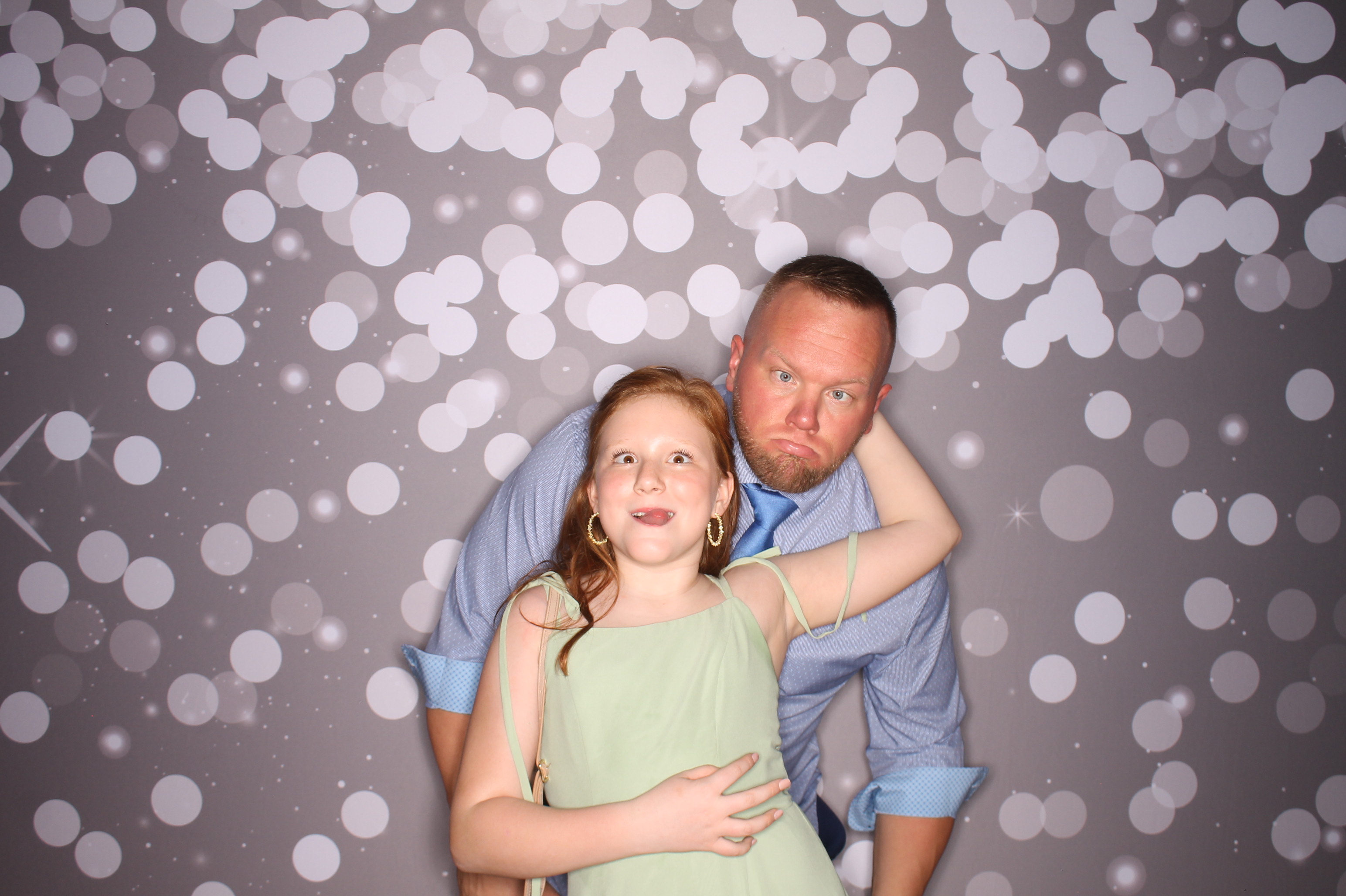 Brookwood Enchanted Father/Daughter Dance | View more photos from the event at gallery.photoboothcincy.com/u/PhotoBoothCincy/Brookwood-Enchanted-FatherDaughter-Dance