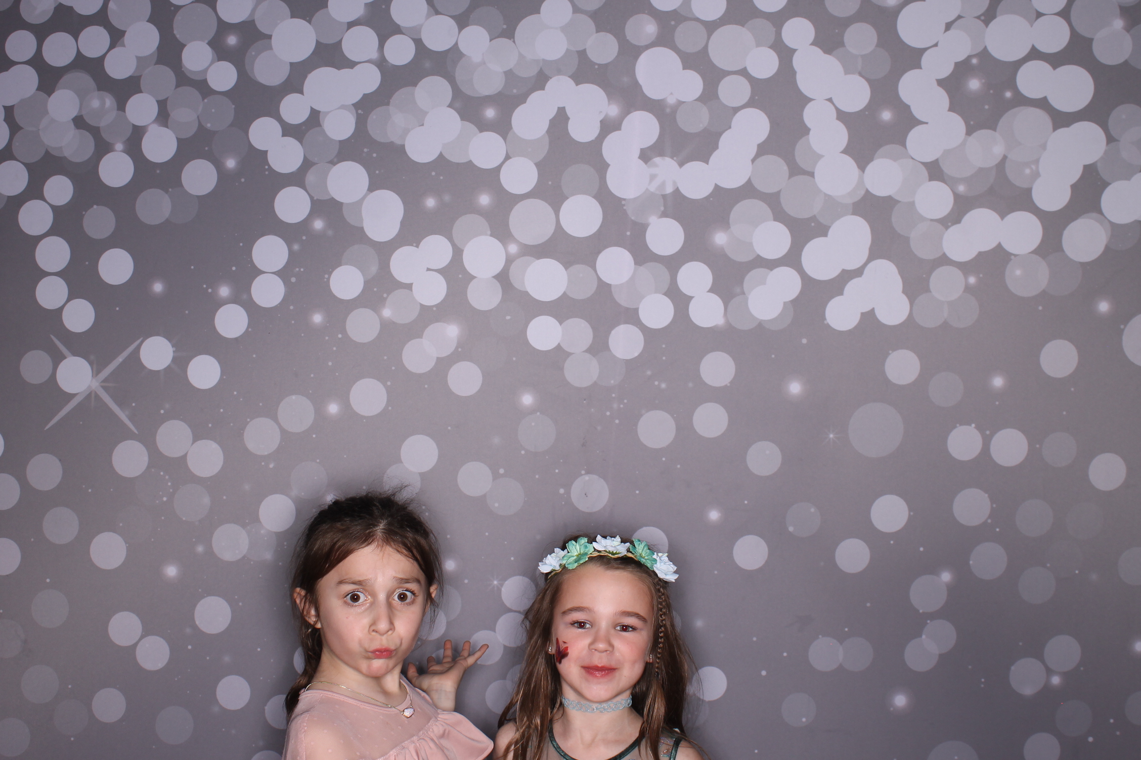 Brookwood Enchanted Father/Daughter Dance | View more photos from the event at gallery.photoboothcincy.com/u/PhotoBoothCincy/Brookwood-Enchanted-FatherDaughter-Dance