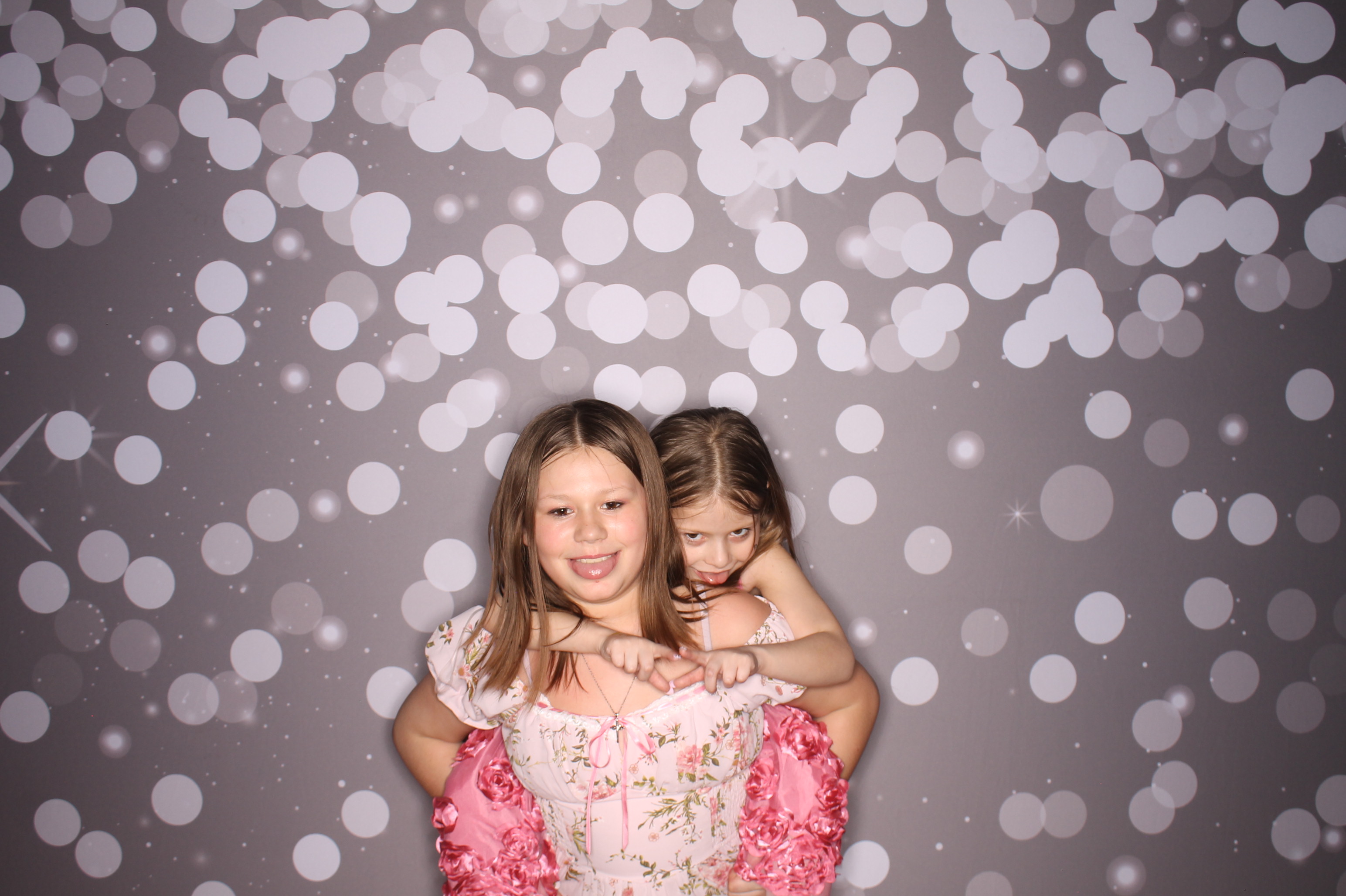 Brookwood Enchanted Father/Daughter Dance | View more photos from the event at gallery.photoboothcincy.com/u/PhotoBoothCincy/Brookwood-Enchanted-FatherDaughter-Dance