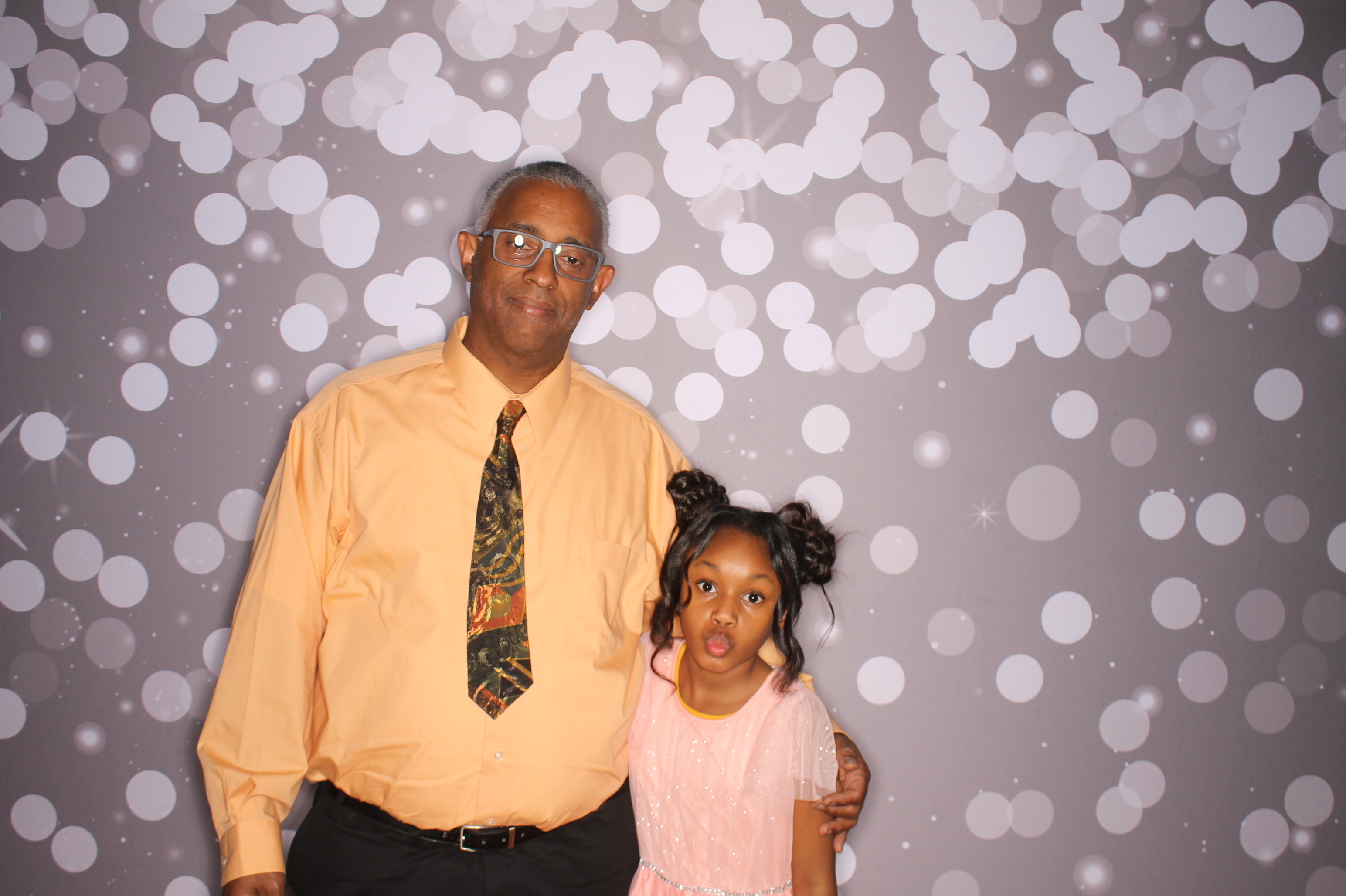 Brookwood Enchanted Father/Daughter Dance | View more photos from the event at gallery.photoboothcincy.com/u/PhotoBoothCincy/Brookwood-Enchanted-FatherDaughter-Dance