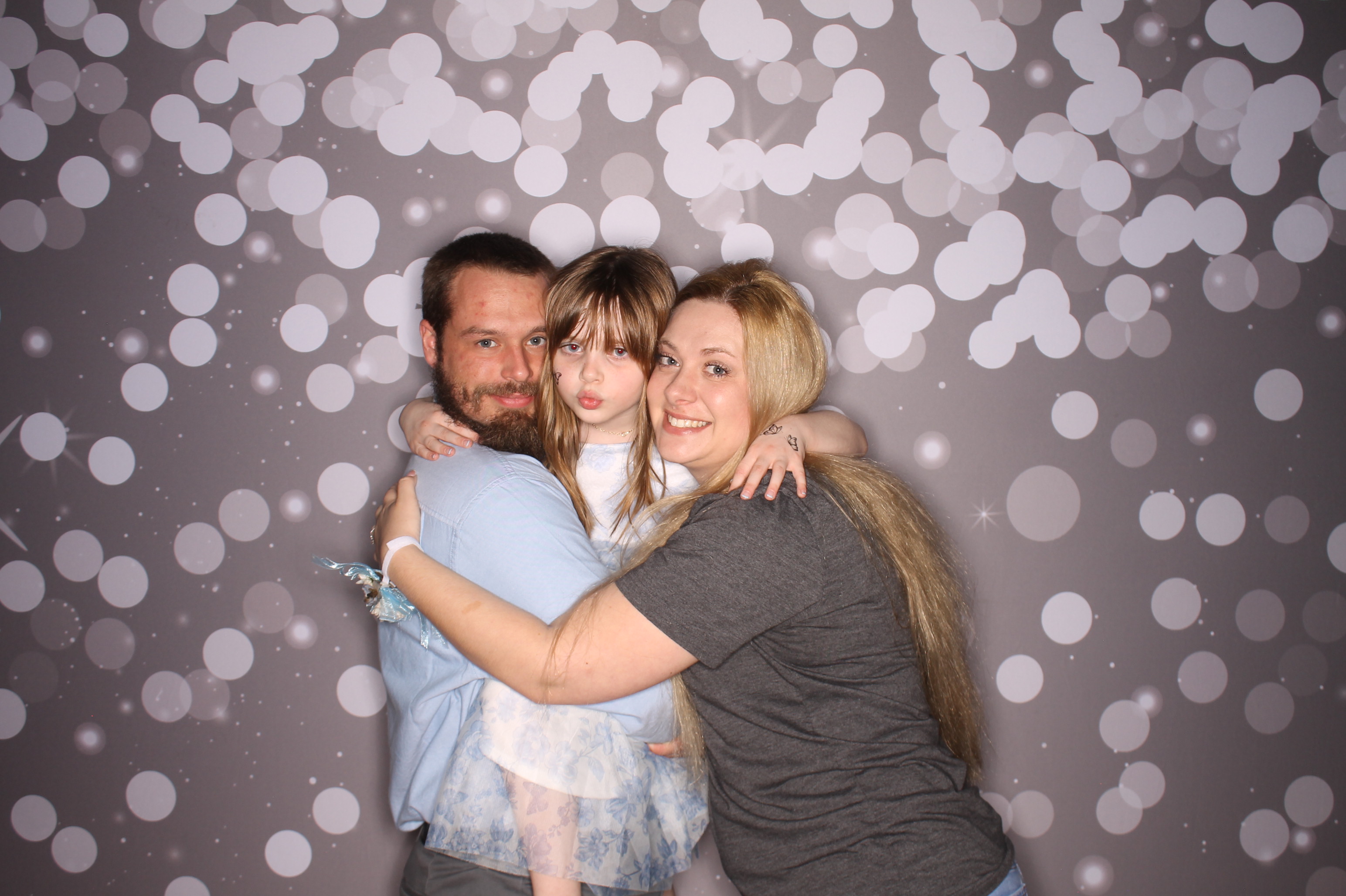 Brookwood Enchanted Father/Daughter Dance | View more photos from the event at gallery.photoboothcincy.com/u/PhotoBoothCincy/Brookwood-Enchanted-FatherDaughter-Dance