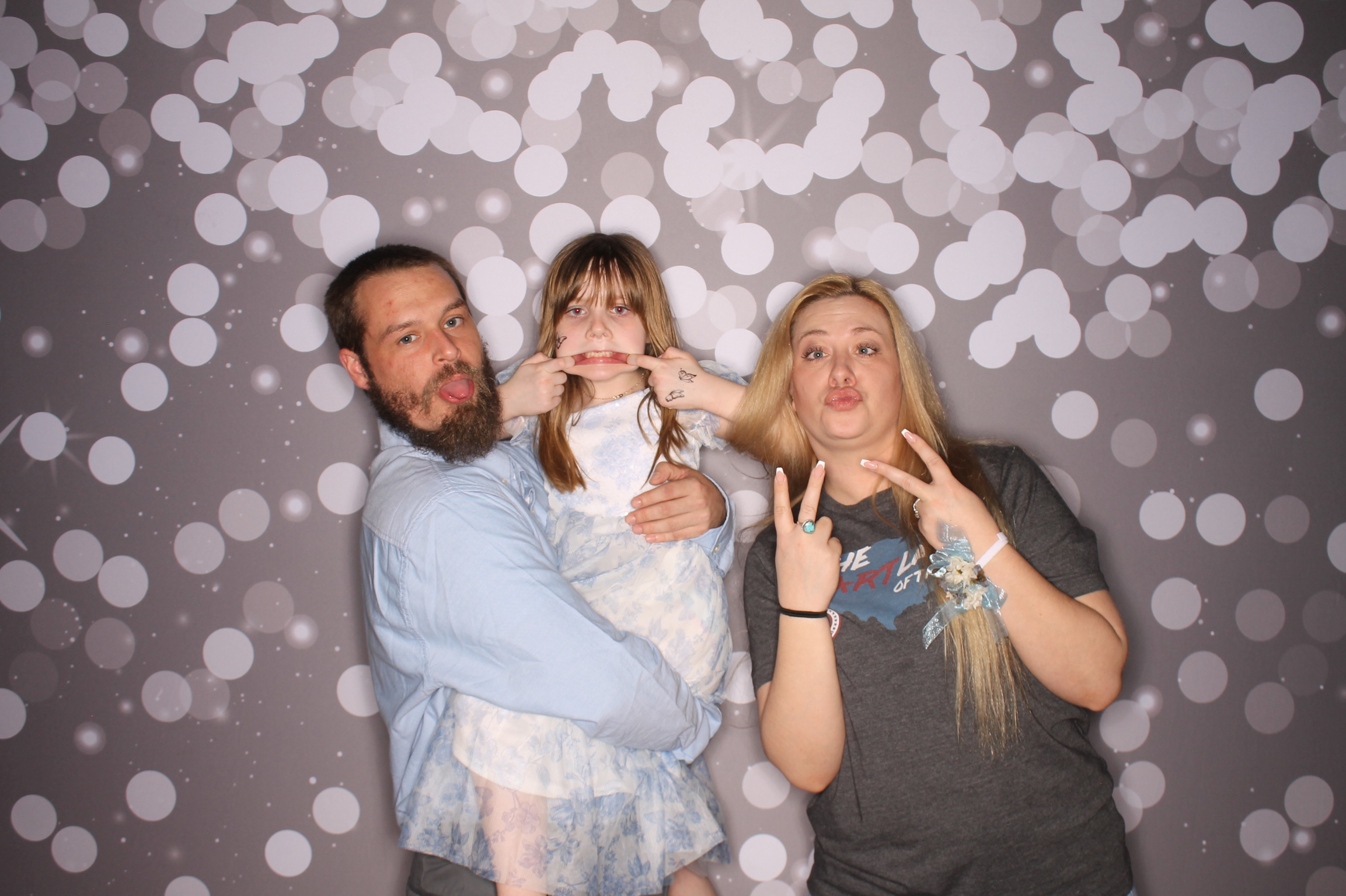 Brookwood Enchanted Father/Daughter Dance | View more photos from the event at gallery.photoboothcincy.com/u/PhotoBoothCincy/Brookwood-Enchanted-FatherDaughter-Dance