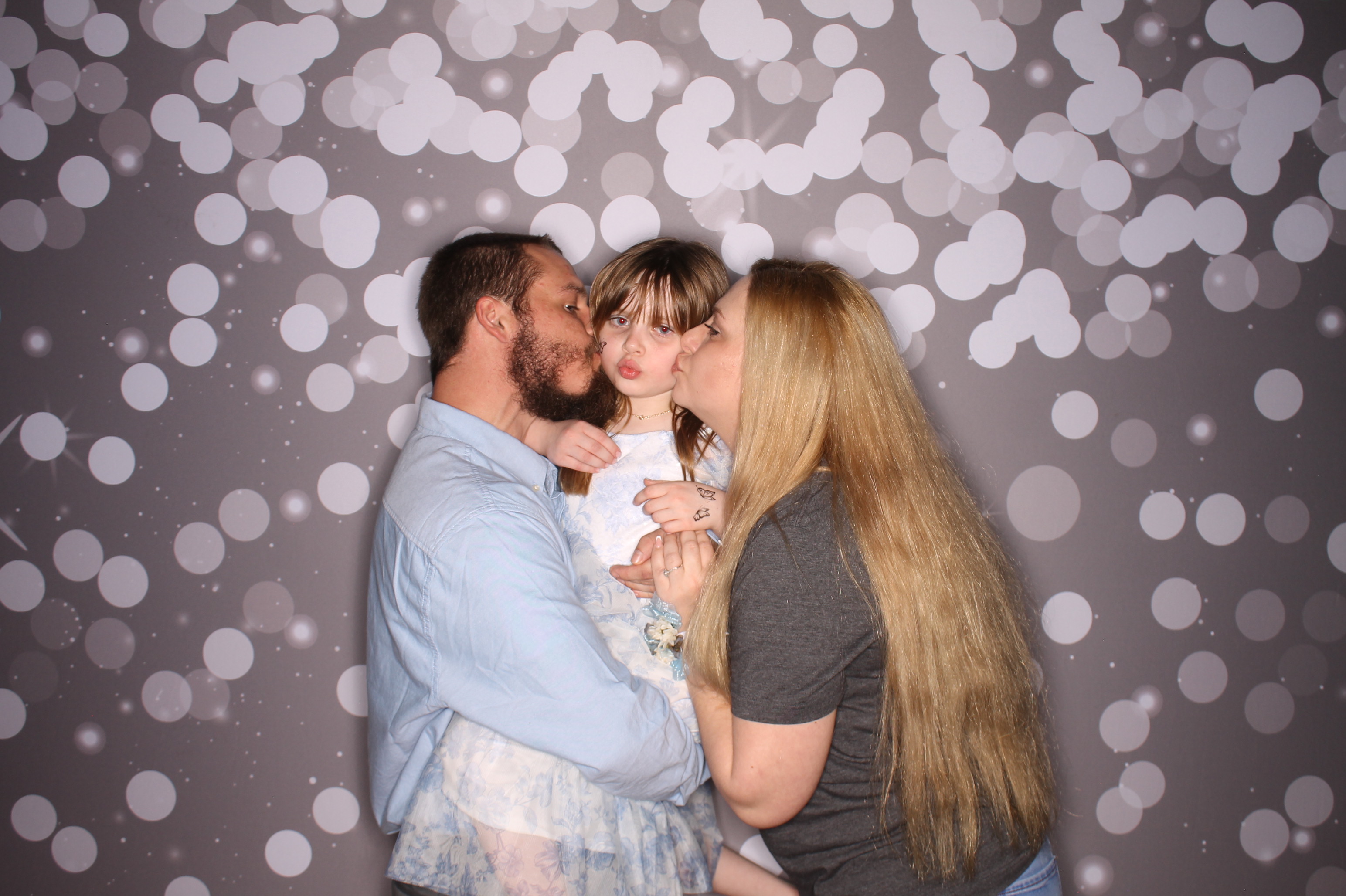 Brookwood Enchanted Father/Daughter Dance | View more photos from the event at gallery.photoboothcincy.com/u/PhotoBoothCincy/Brookwood-Enchanted-FatherDaughter-Dance