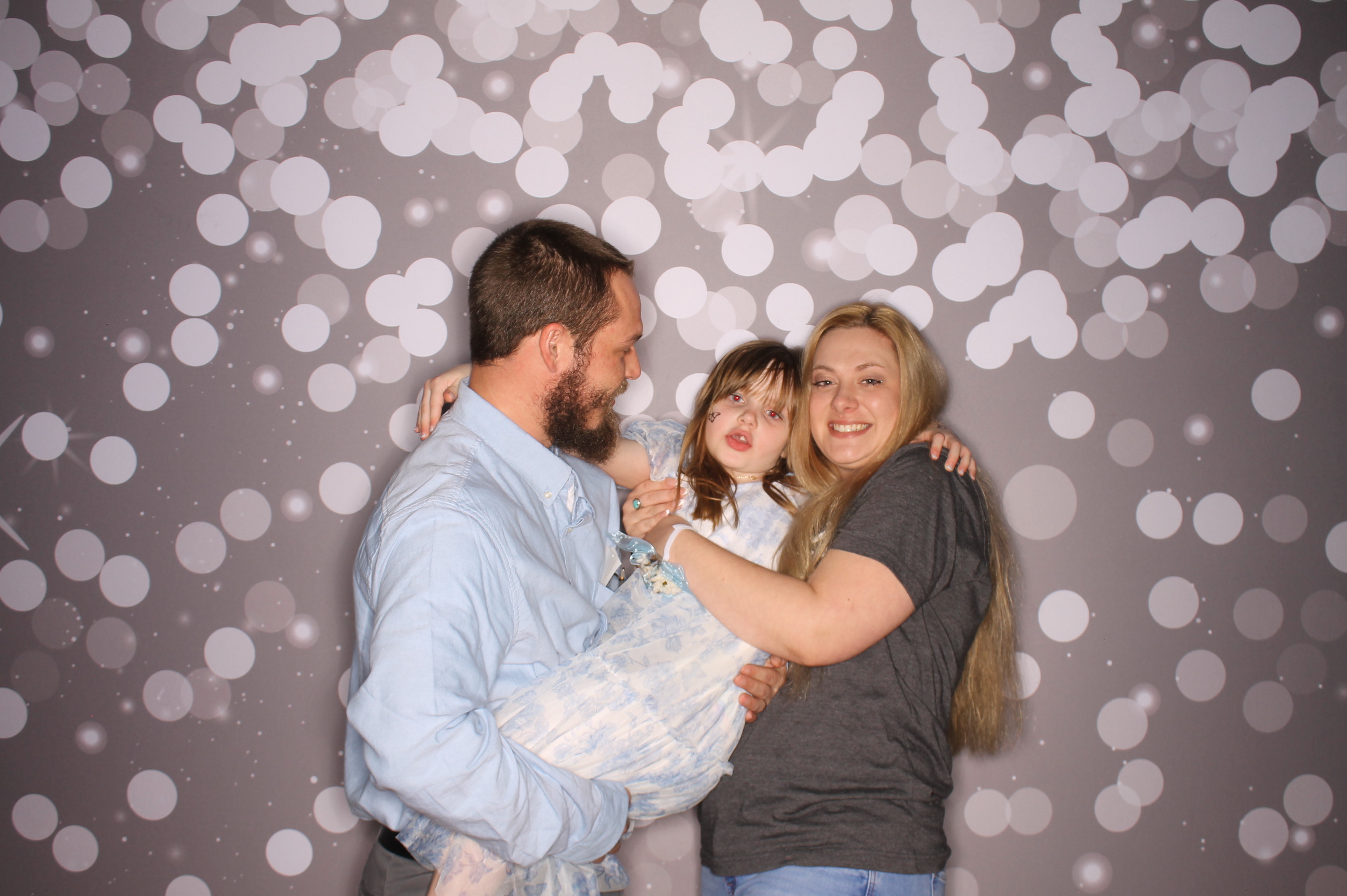 Brookwood Enchanted Father/Daughter Dance | View more photos from the event at gallery.photoboothcincy.com/u/PhotoBoothCincy/Brookwood-Enchanted-FatherDaughter-Dance