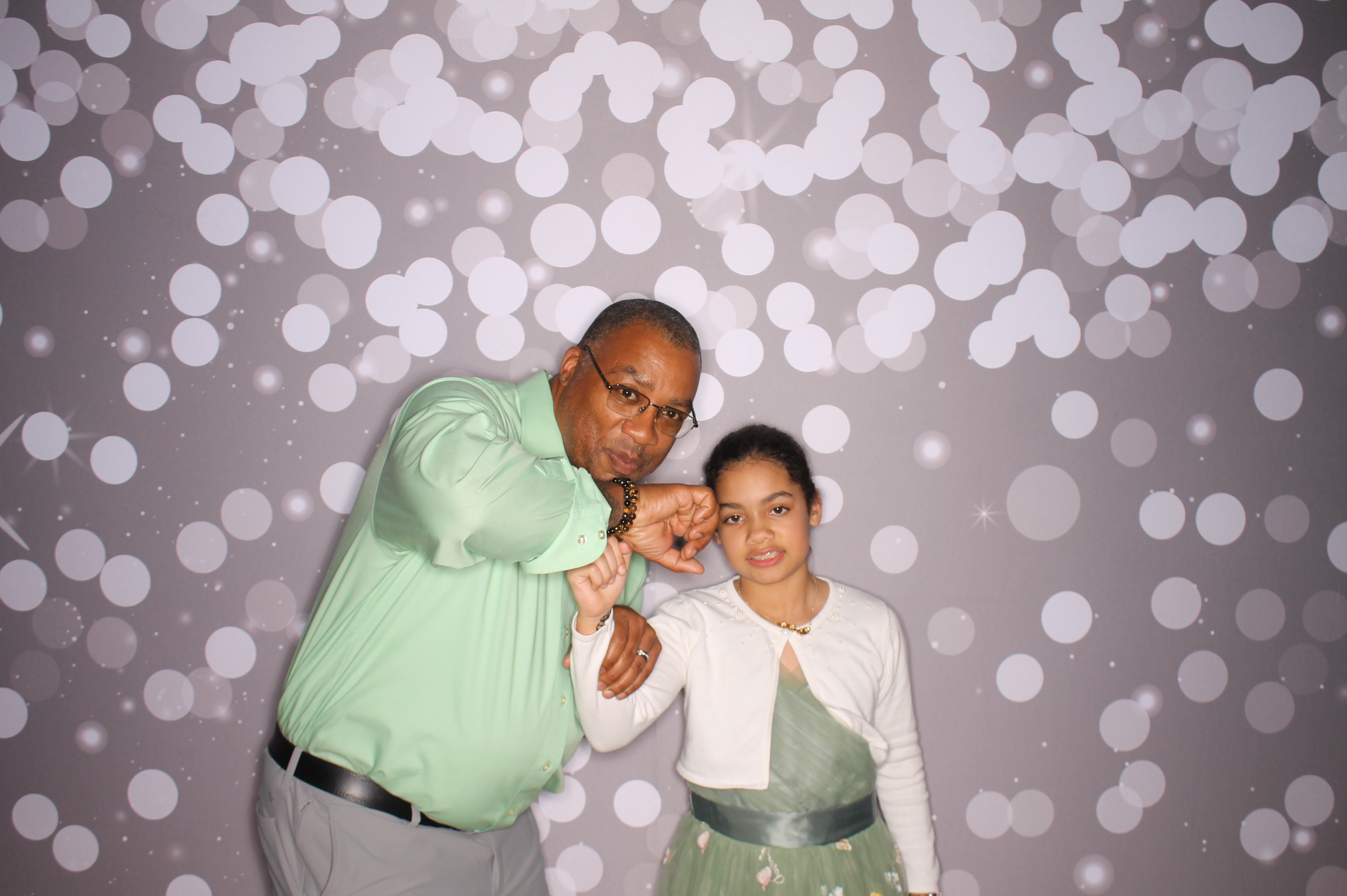 Brookwood Enchanted Father/Daughter Dance | View more photos from the event at gallery.photoboothcincy.com/u/PhotoBoothCincy/Brookwood-Enchanted-FatherDaughter-Dance