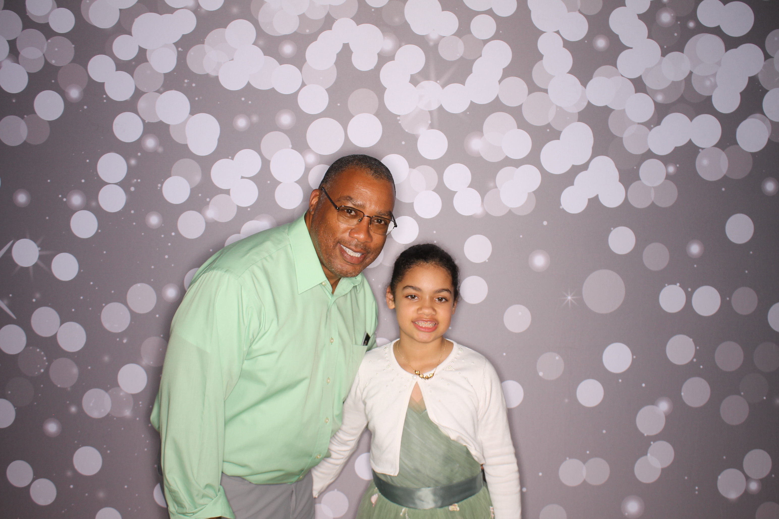Brookwood Enchanted Father/Daughter Dance | View more photos from the event at gallery.photoboothcincy.com/u/PhotoBoothCincy/Brookwood-Enchanted-FatherDaughter-Dance