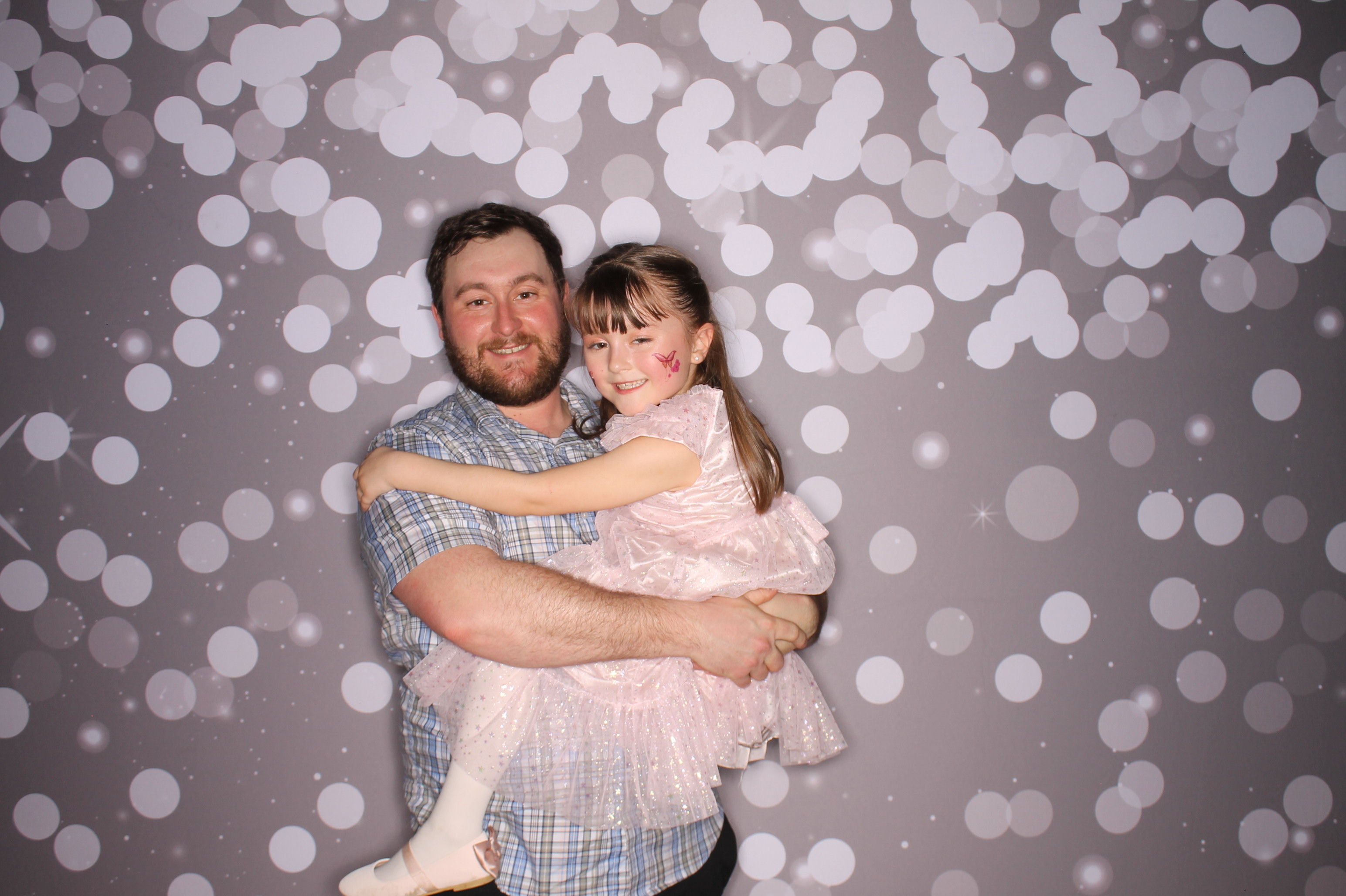 Brookwood Enchanted Father/Daughter Dance | View more photos from the event at gallery.photoboothcincy.com/u/PhotoBoothCincy/Brookwood-Enchanted-FatherDaughter-Dance