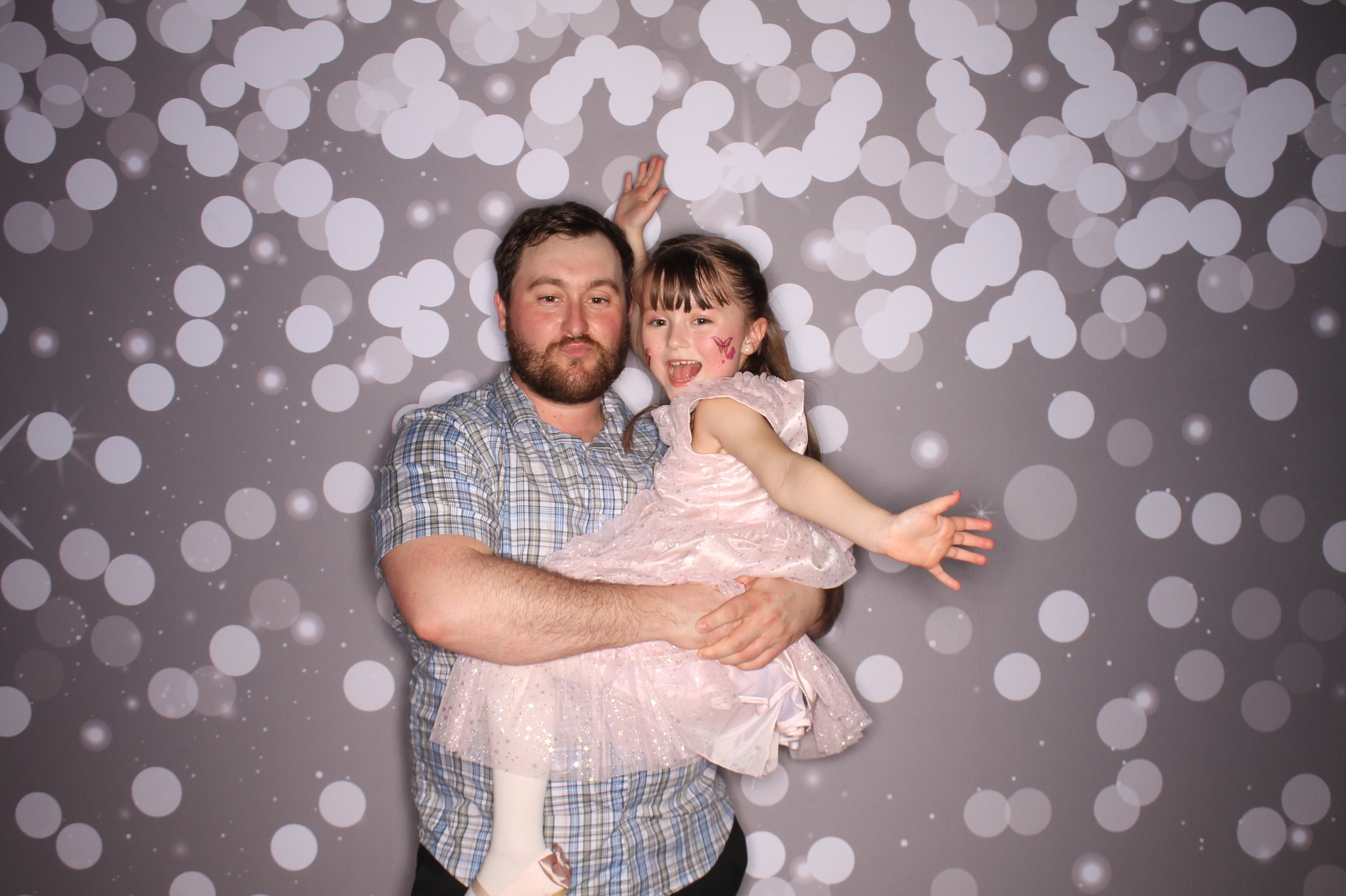 Brookwood Enchanted Father/Daughter Dance | View more photos from the event at gallery.photoboothcincy.com/u/PhotoBoothCincy/Brookwood-Enchanted-FatherDaughter-Dance