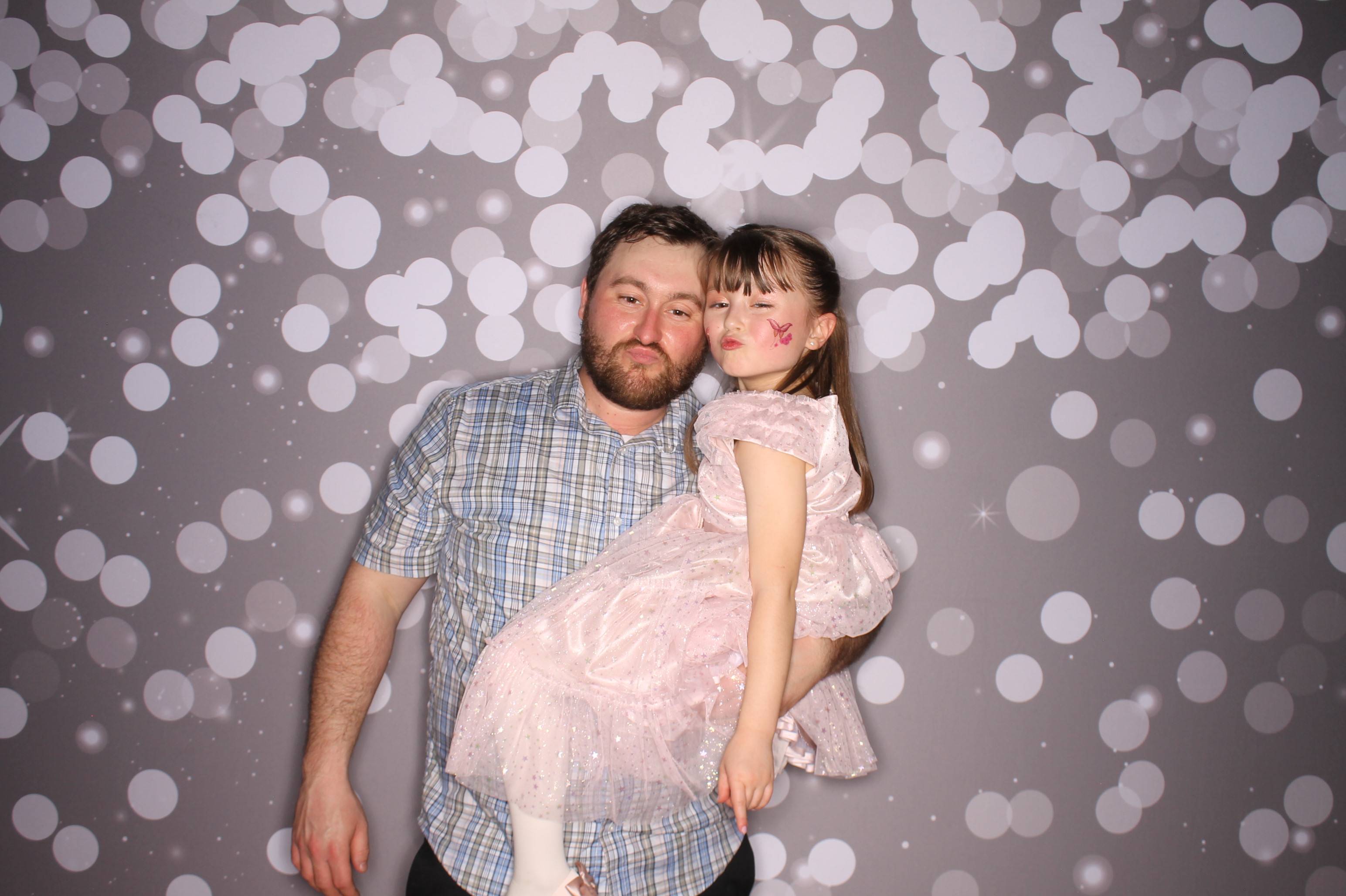 Brookwood Enchanted Father/Daughter Dance | View more photos from the event at gallery.photoboothcincy.com/u/PhotoBoothCincy/Brookwood-Enchanted-FatherDaughter-Dance
